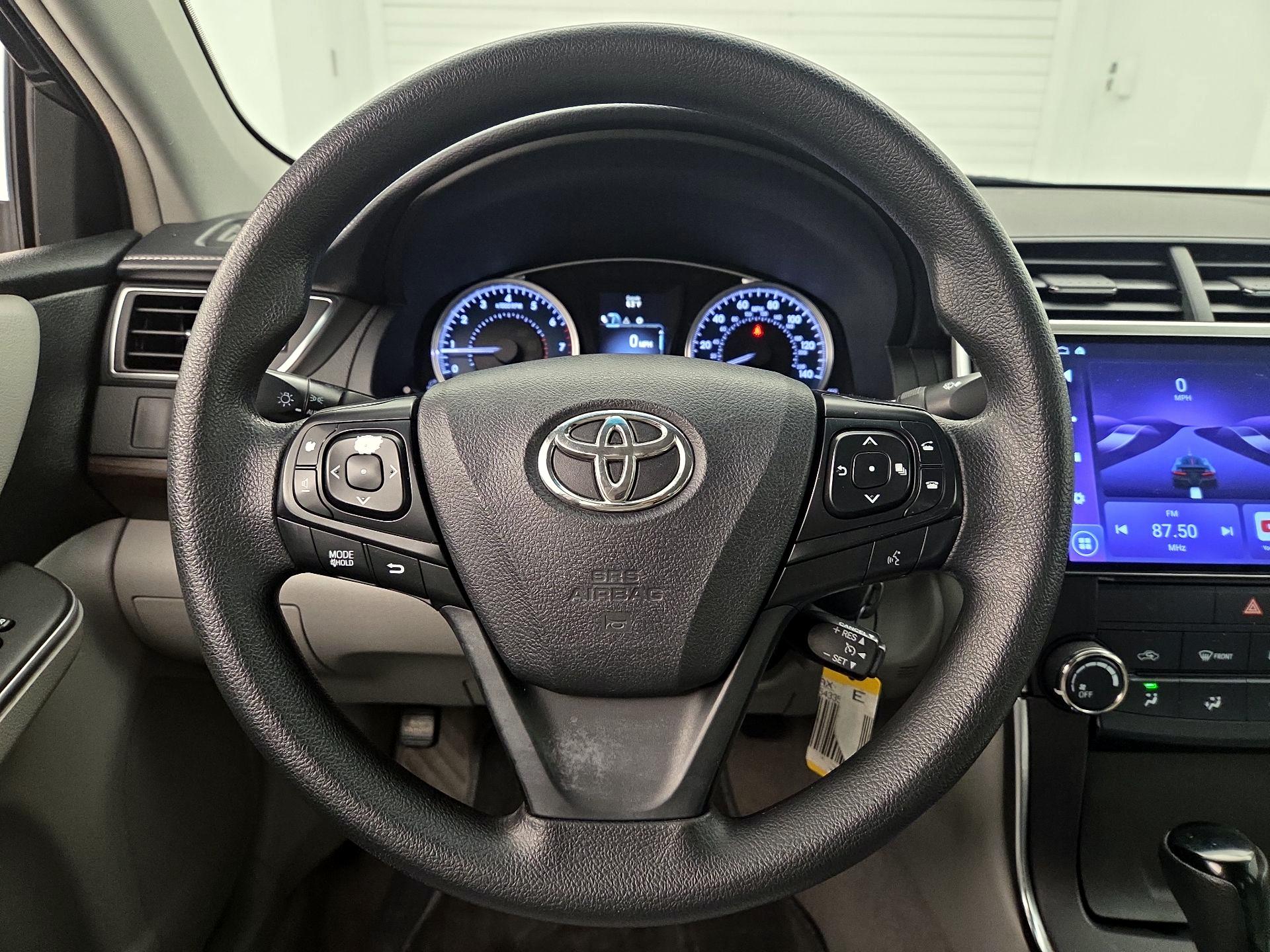 Thumbnail: 2016 Toyota Camry - 10