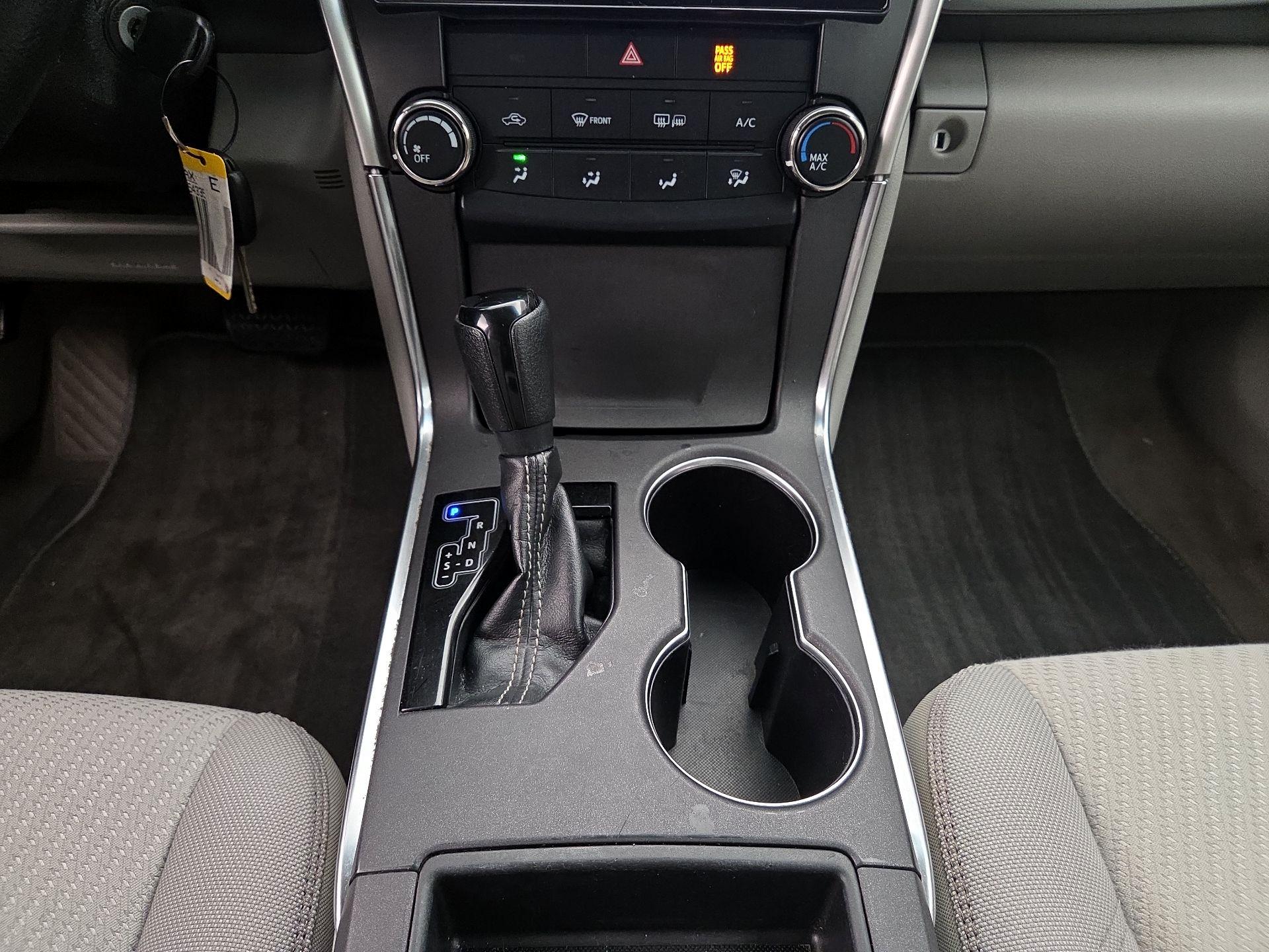 Thumbnail: 2016 Toyota Camry - 17