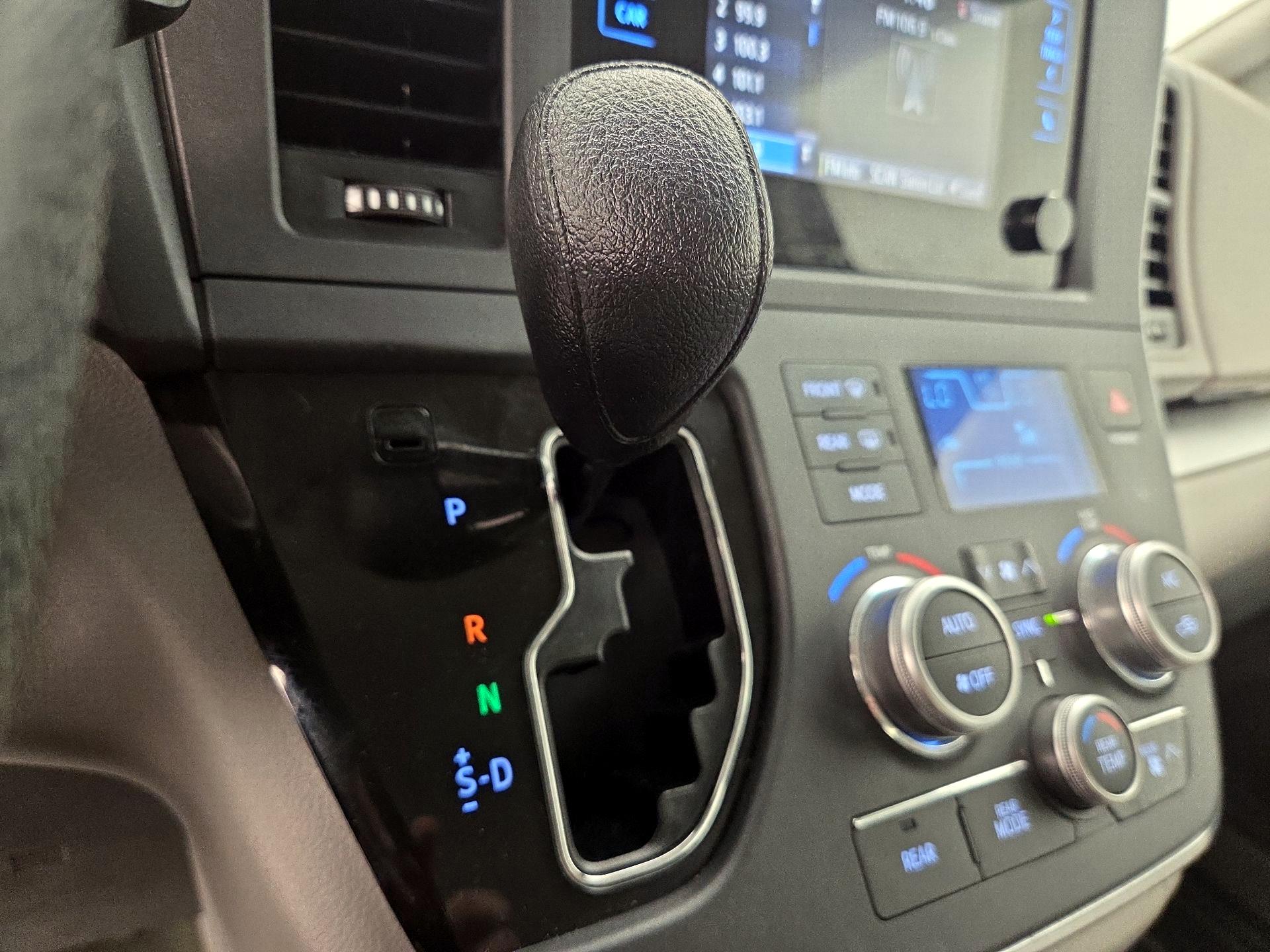 Thumbnail: 2017 Toyota Sienna - 17