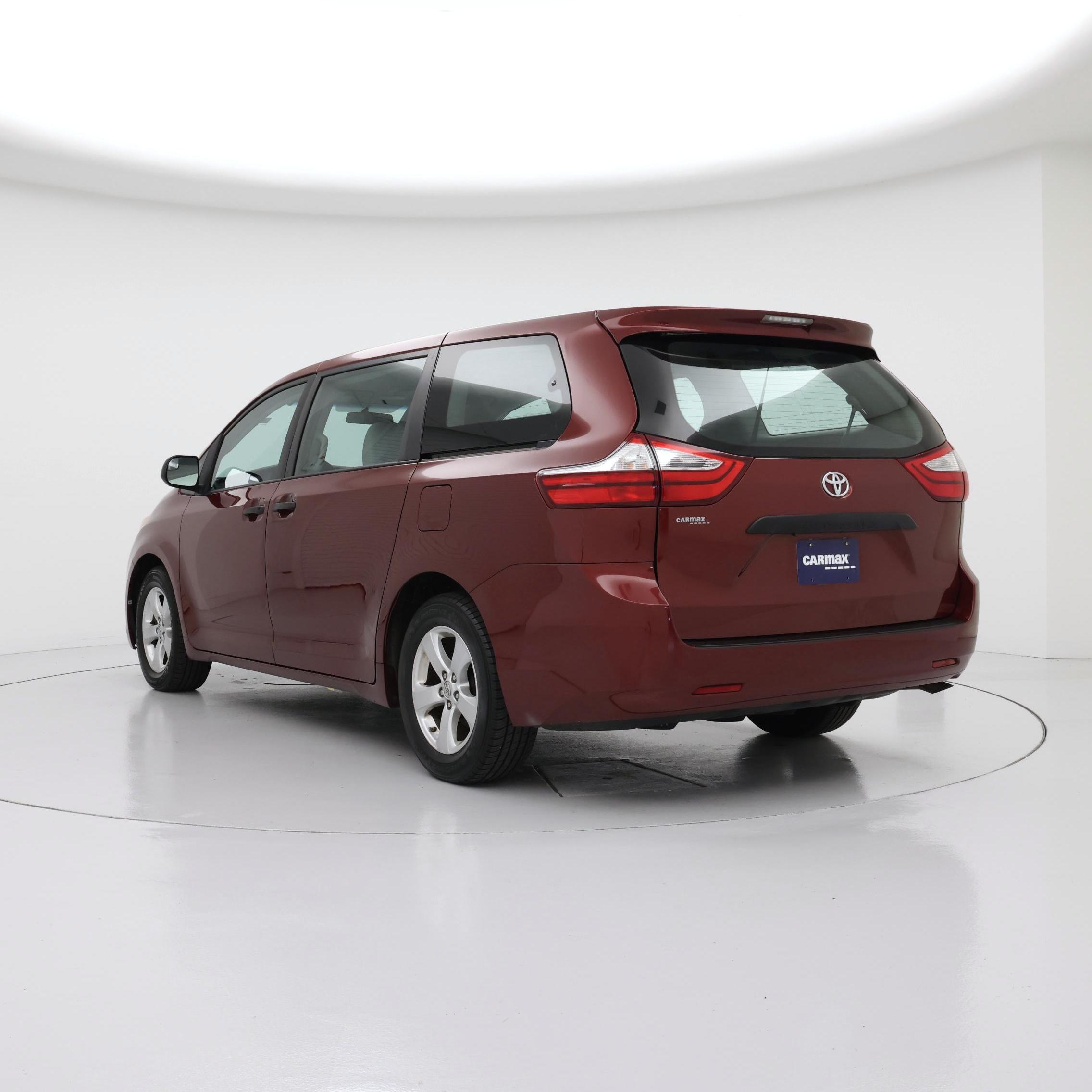 Thumbnail: 2017 Toyota Sienna - 2