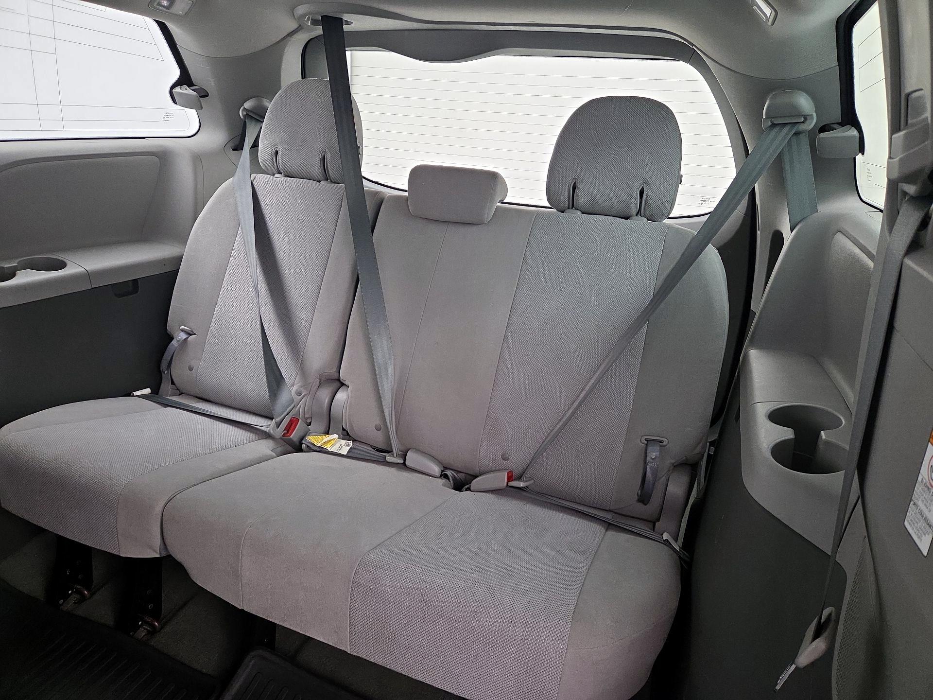 Thumbnail: 2017 Toyota Sienna - 20