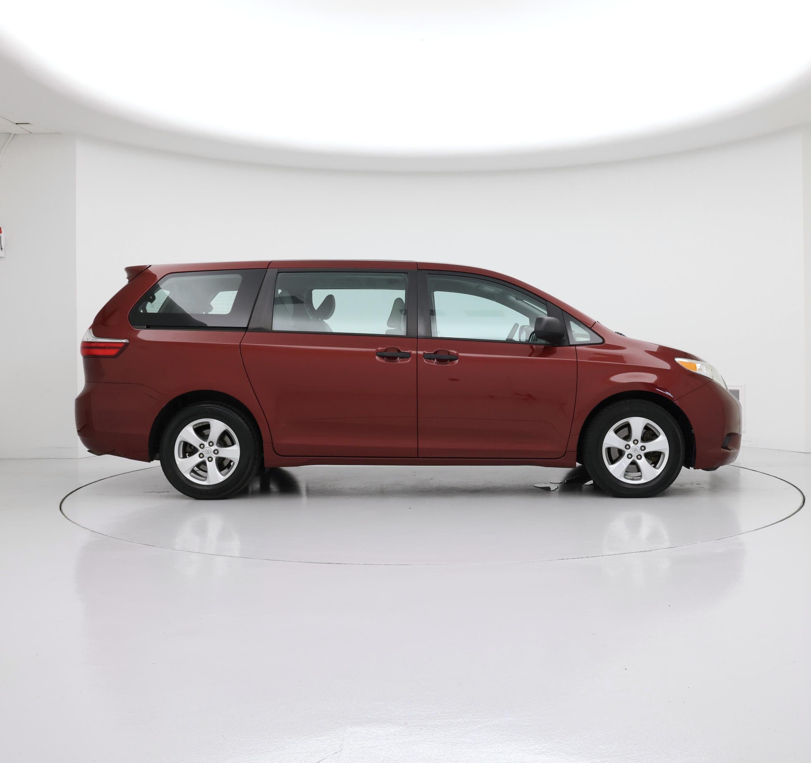 Thumbnail: 2017 Toyota Sienna - 7