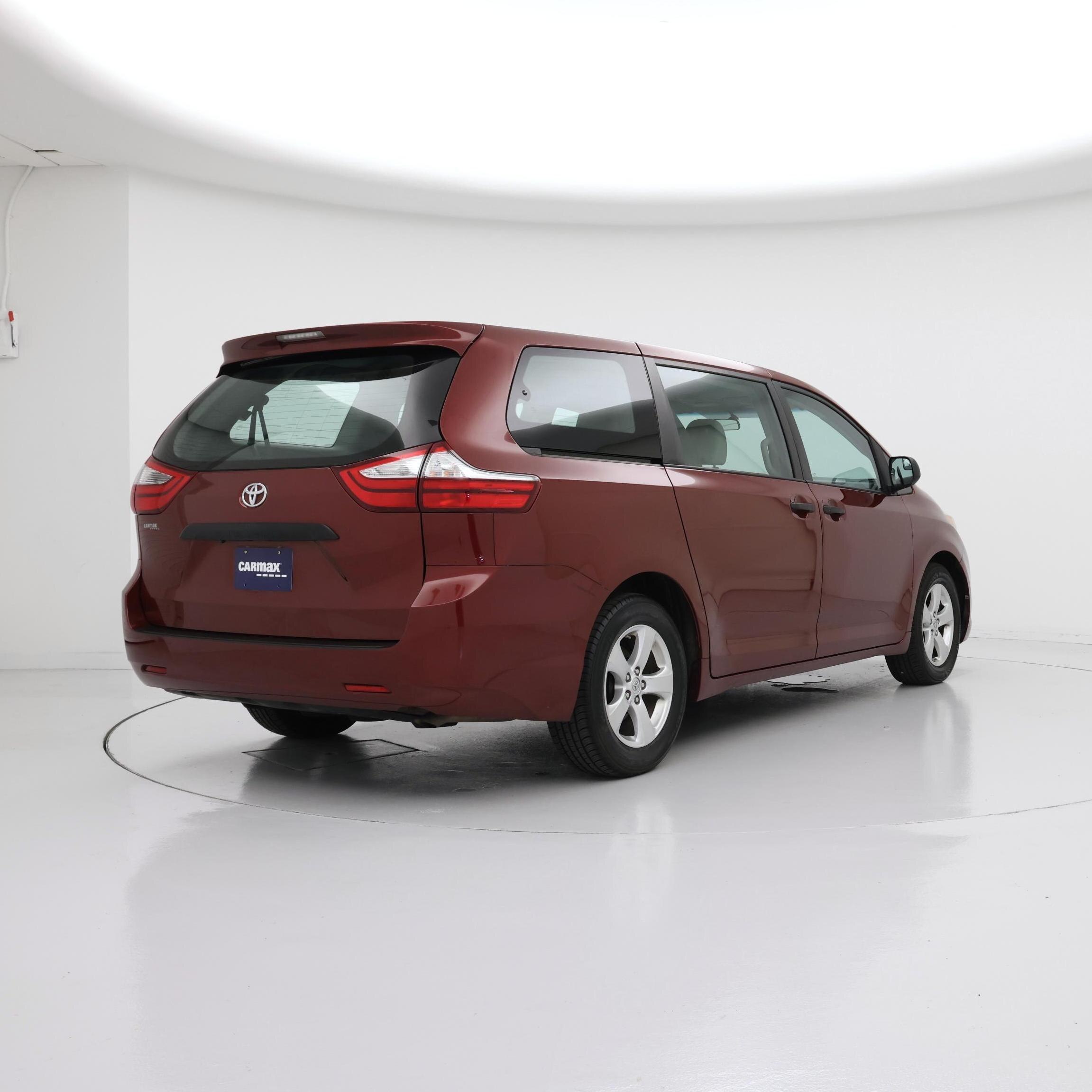 Thumbnail: 2017 Toyota Sienna - 8
