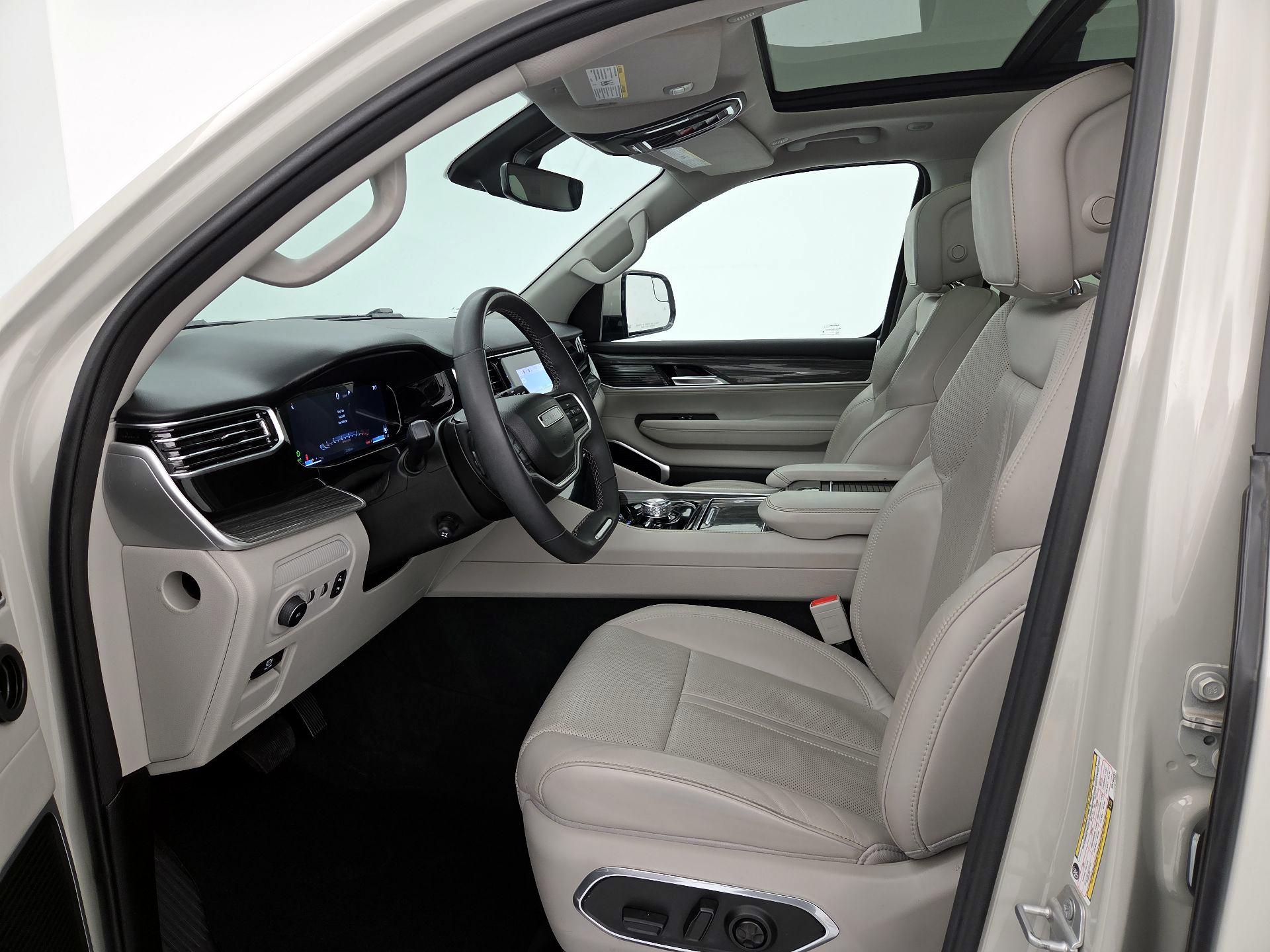 Thumbnail: 2022 Jeep Wagoneer - 11