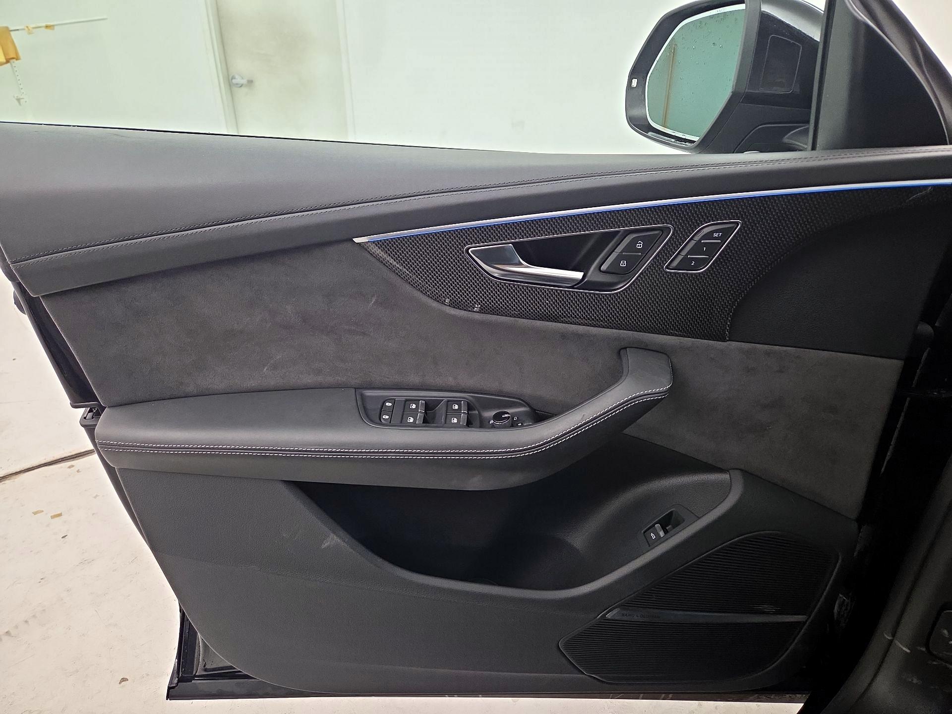 Thumbnail: 2020 Audi SQ8 - 12