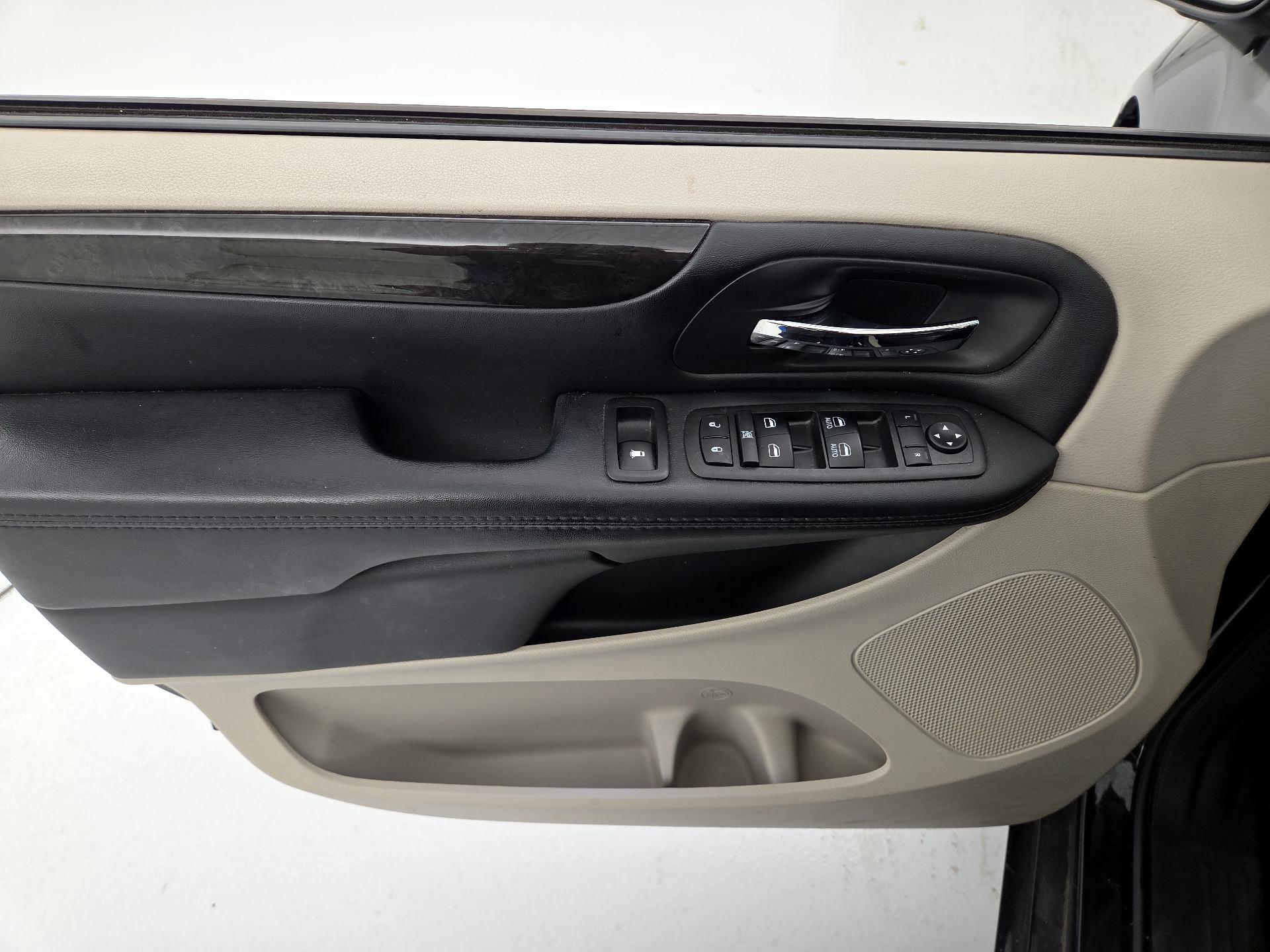Thumbnail: 2018 Dodge Grand Caravan - 12