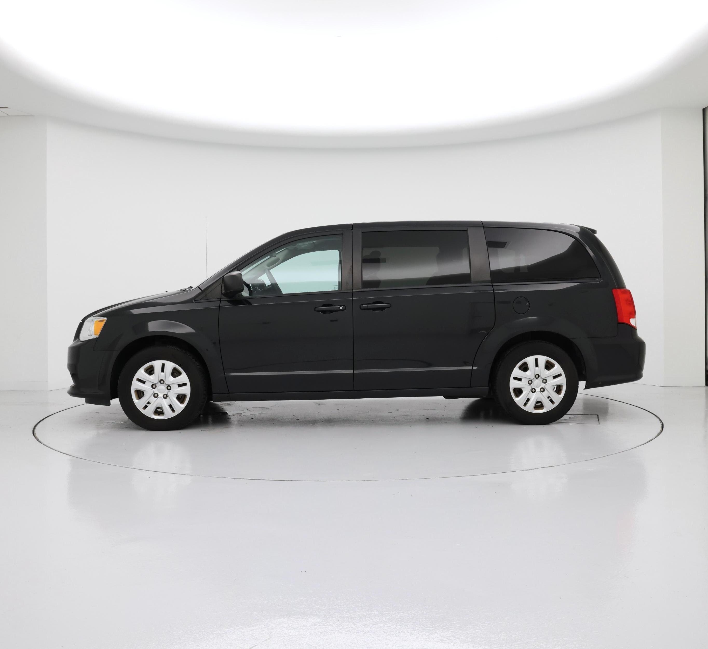Thumbnail: 2018 Dodge Grand Caravan - 3