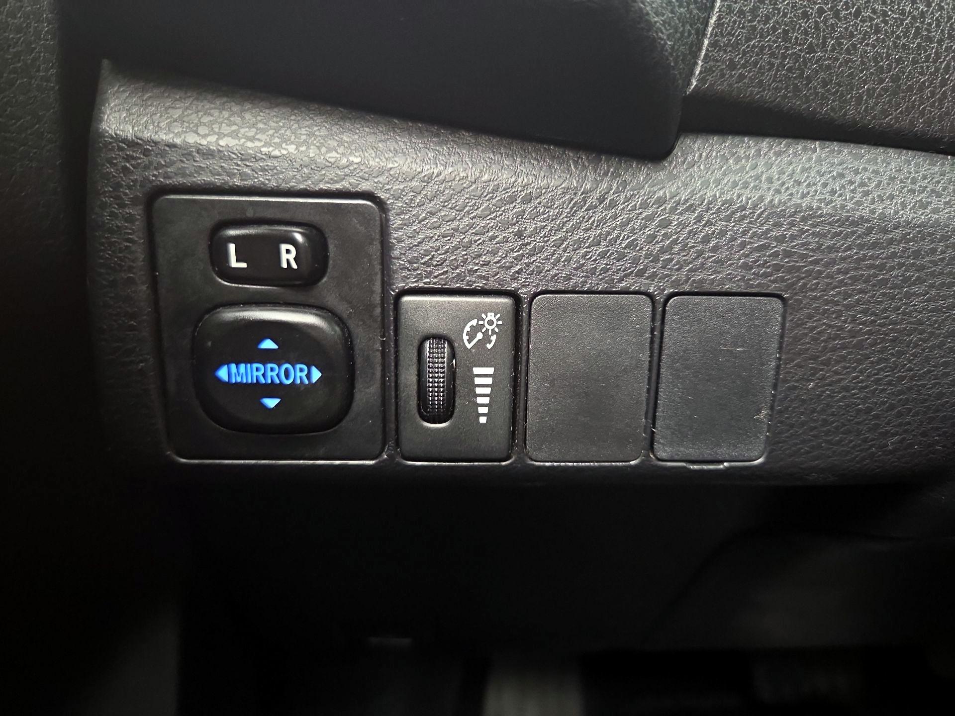 Thumbnail: 2015 Toyota Corolla - 13