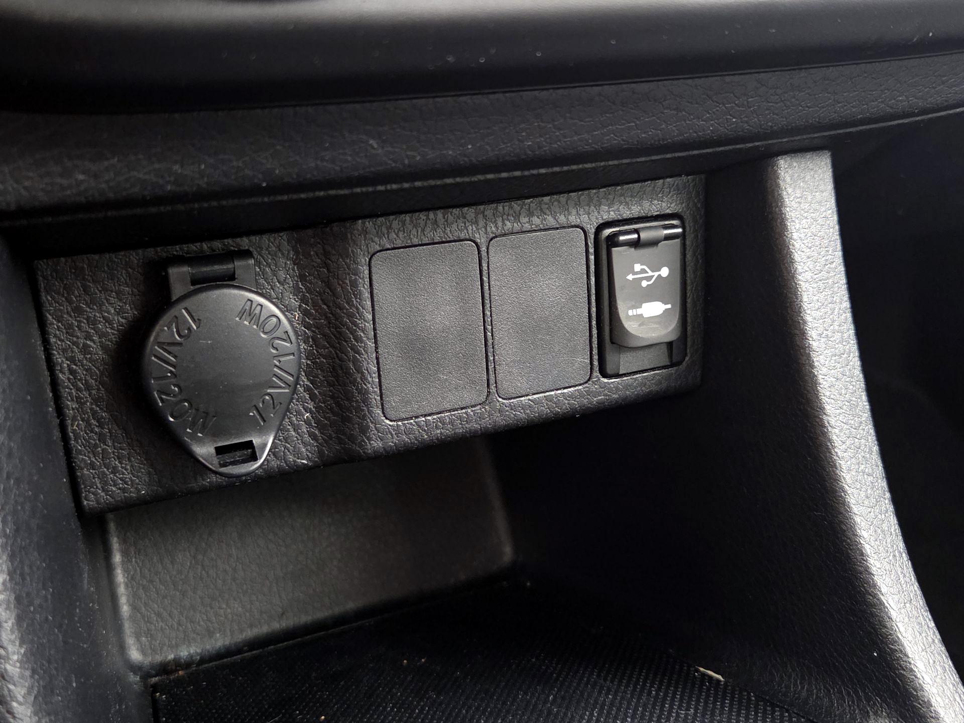 Thumbnail: 2015 Toyota Corolla - 17