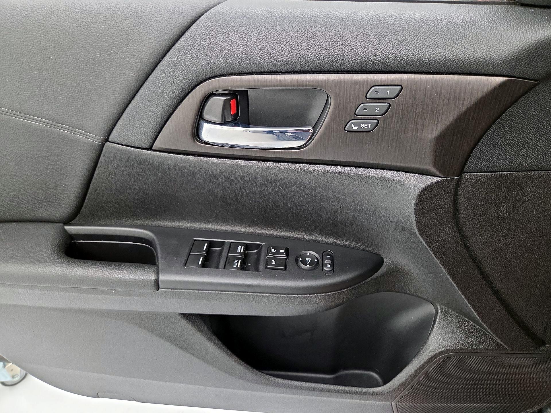 Thumbnail: 2015 Honda Accord - 12