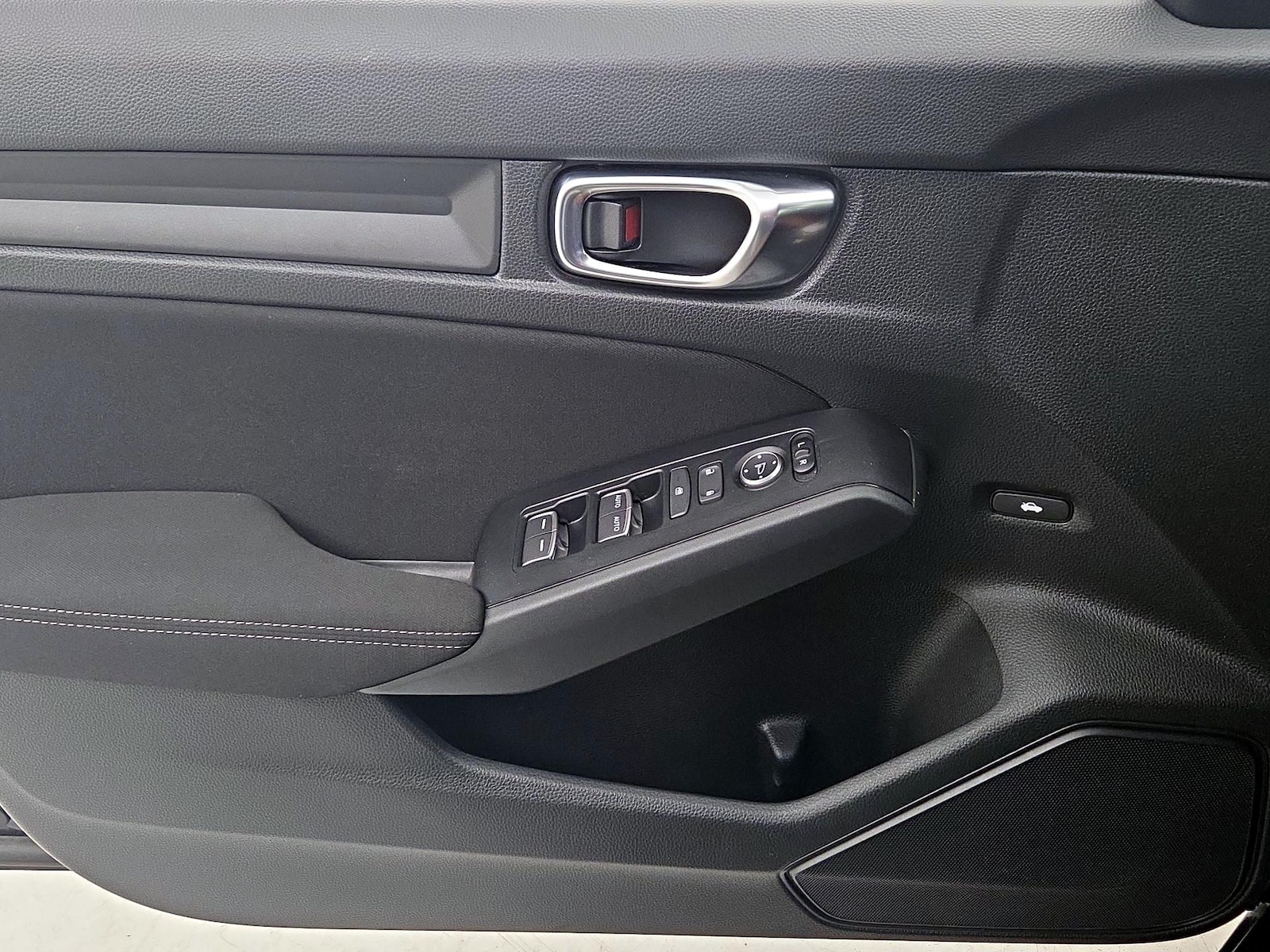 2025 Honda Civic Sport - Photo 13