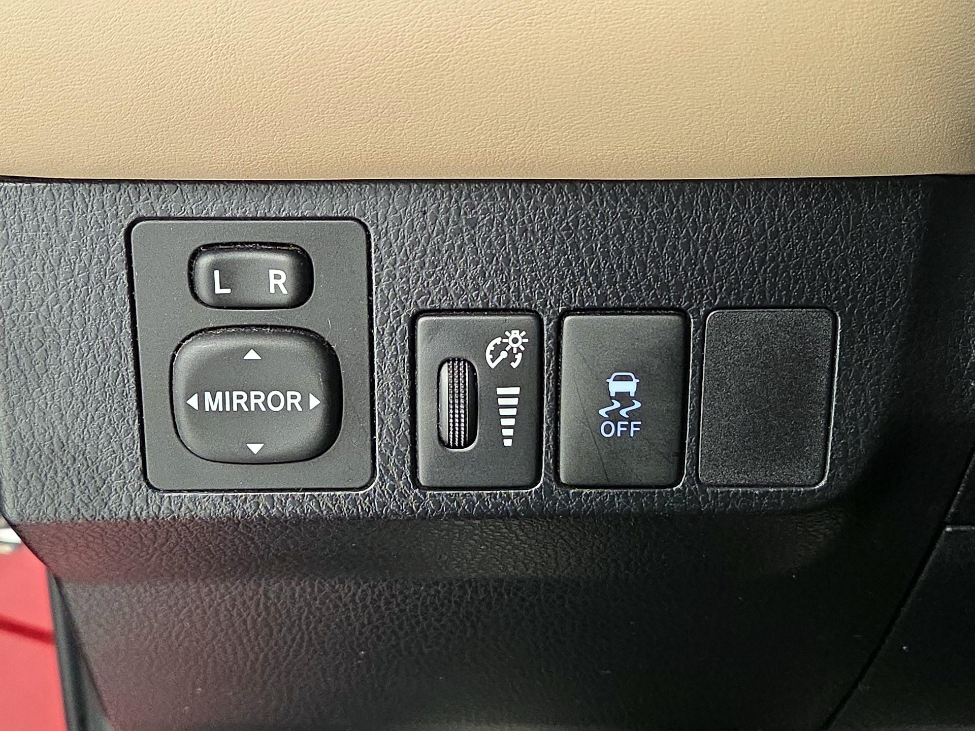 Thumbnail: 2014 Toyota RAV4 - 13