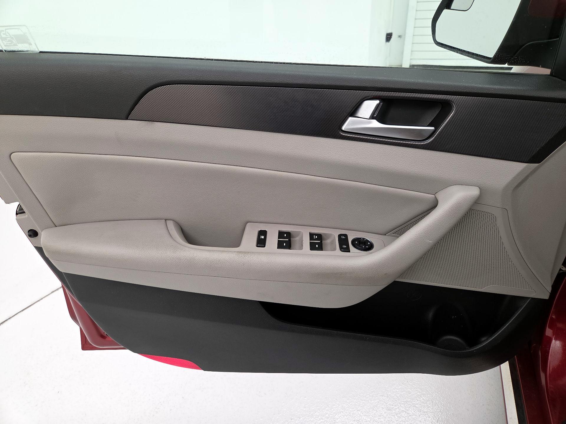 Thumbnail: 2015 Hyundai Sonata - 12