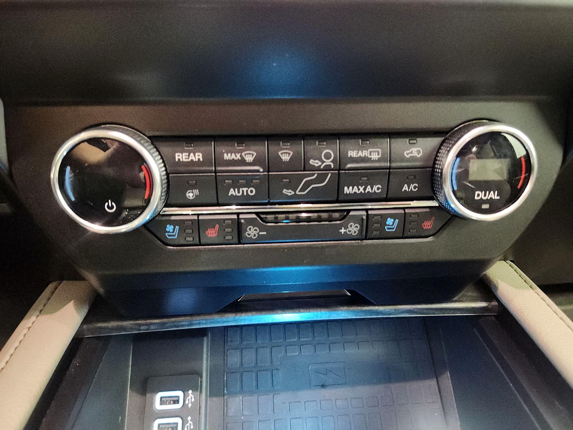 Thumbnail: 2019 Ford Expedition - 17