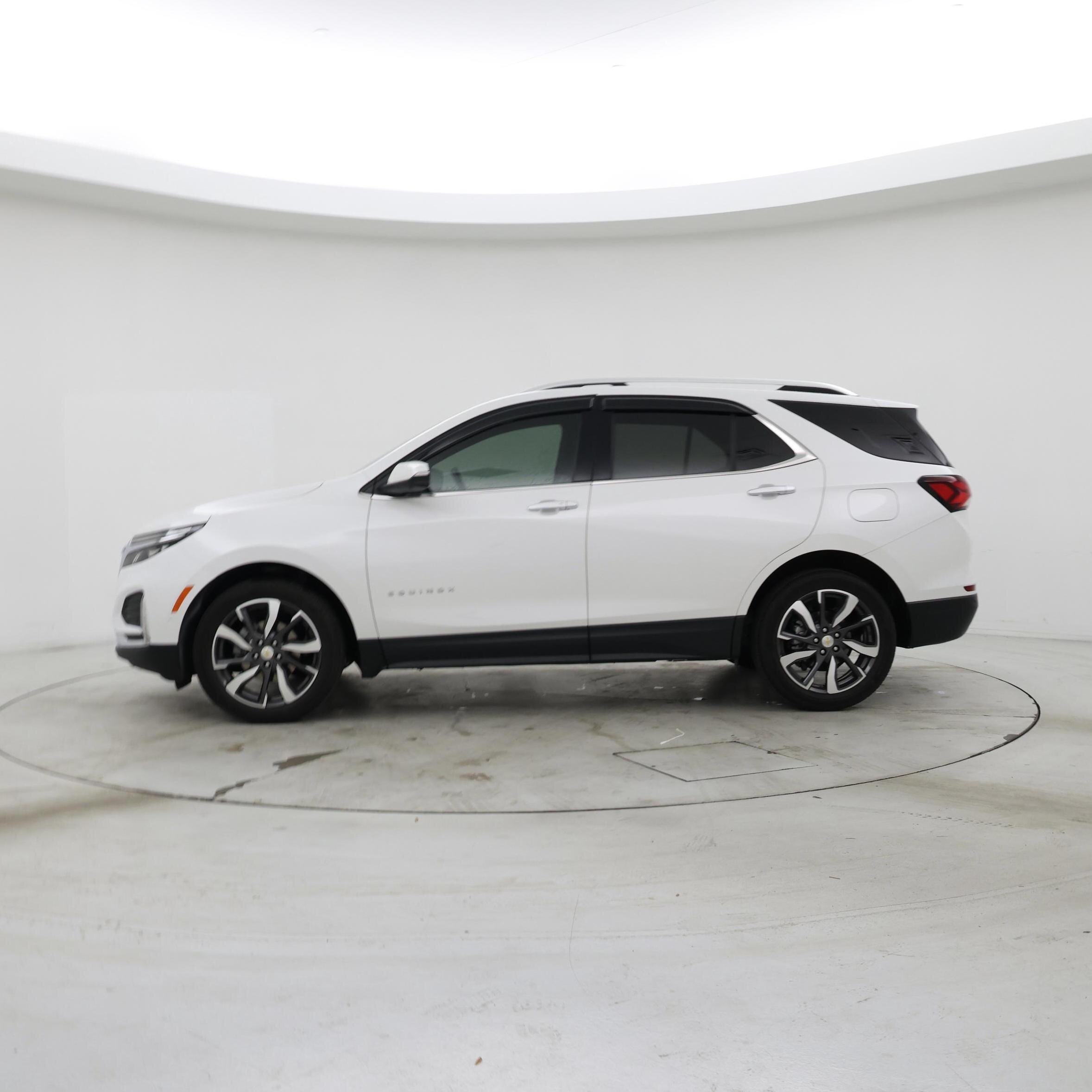 Thumbnail: 2022 Chevrolet Equinox - 3