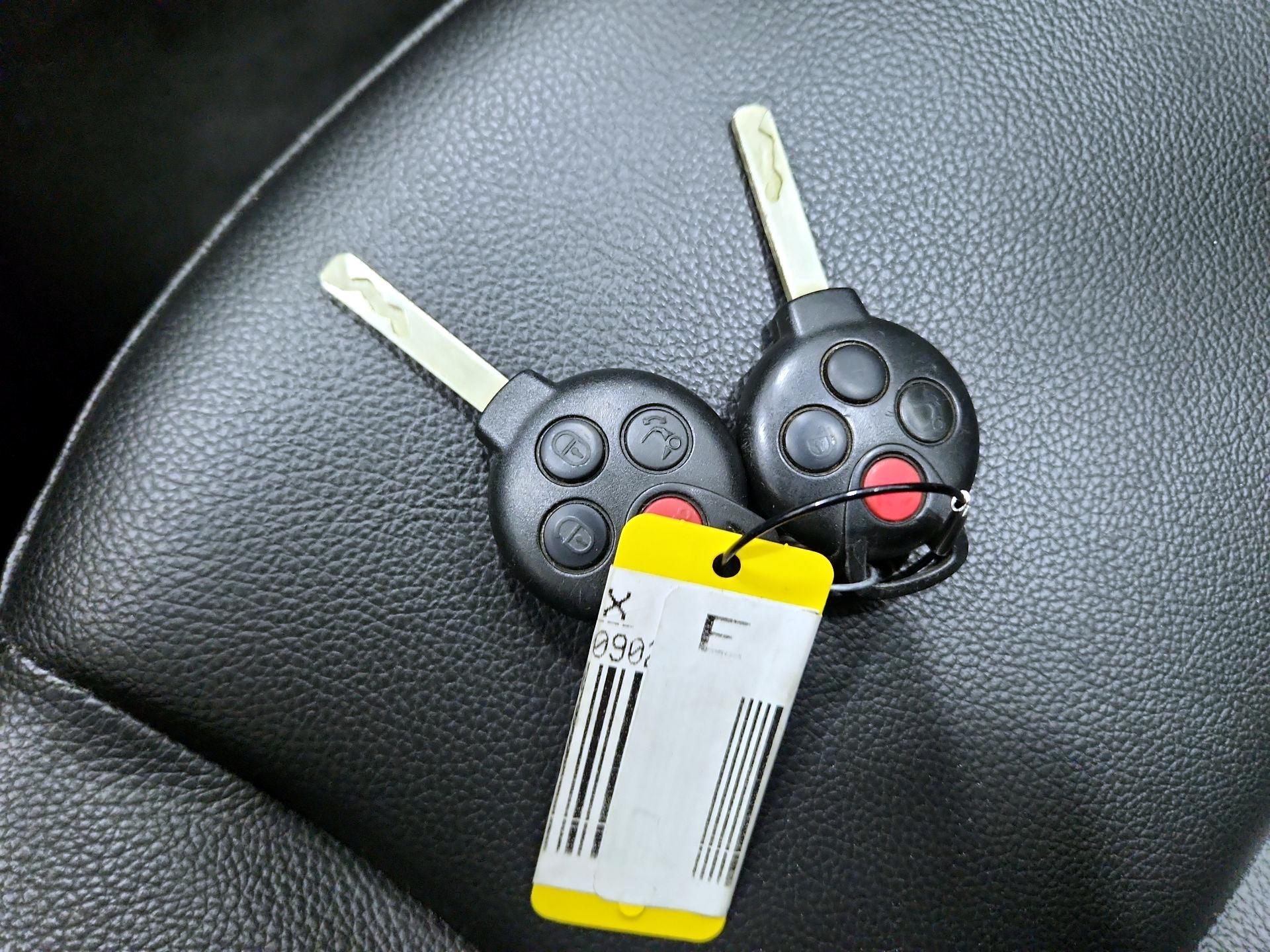 Thumbnail: 2015 smart fortwo - 20