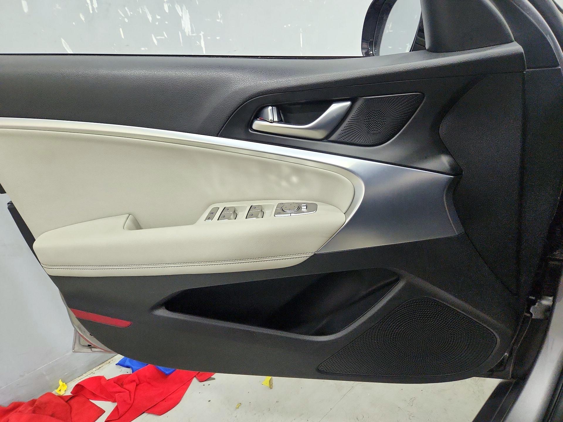 Thumbnail: 2024 Genesis G70 - 12