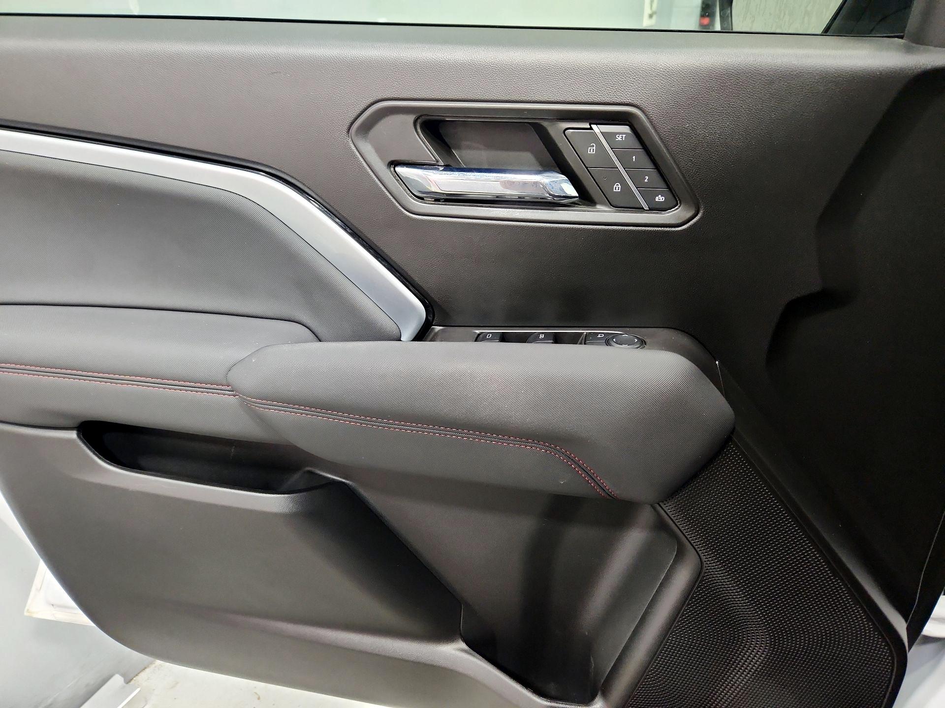 Thumbnail: 2024 Chevrolet Colorado - 12