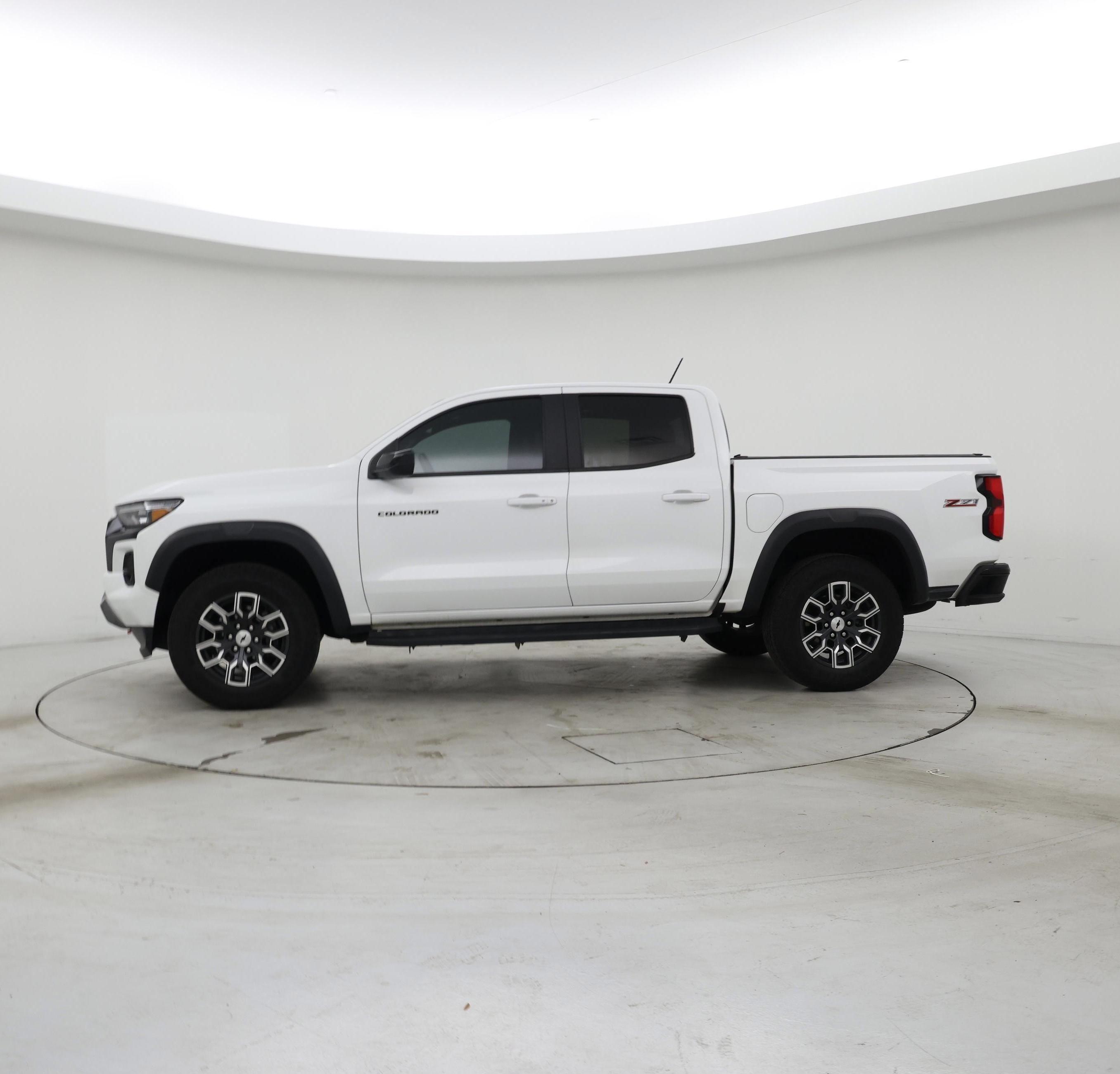 Thumbnail: 2024 Chevrolet Colorado - 3