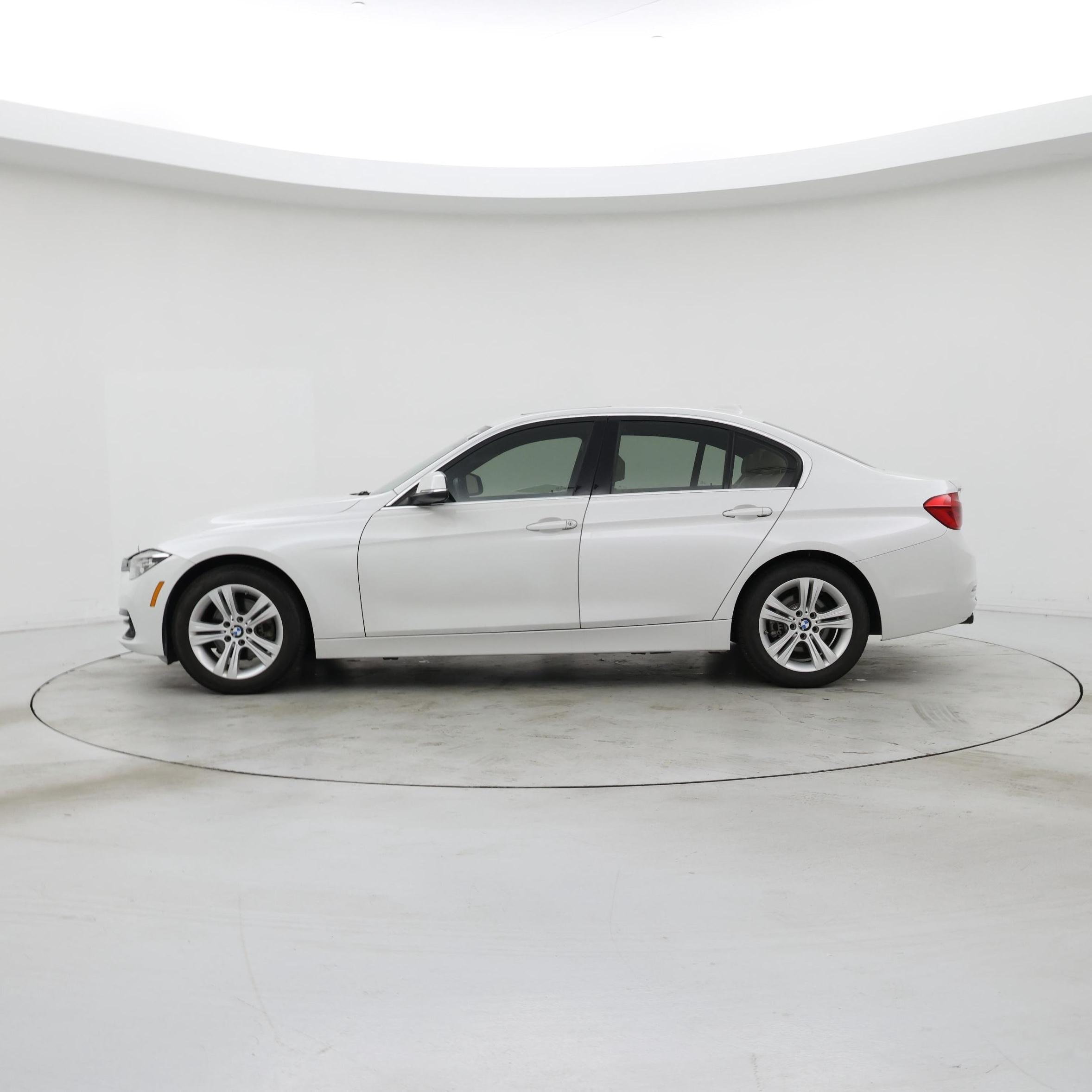 Thumbnail: 2018 BMW 3 Series - 3