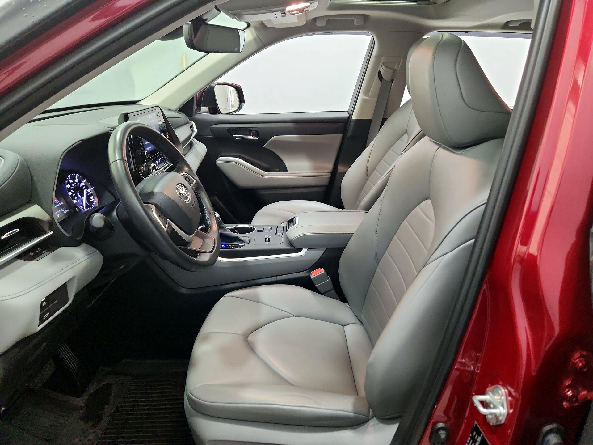 Thumbnail: 2022 Toyota Highlander - 11