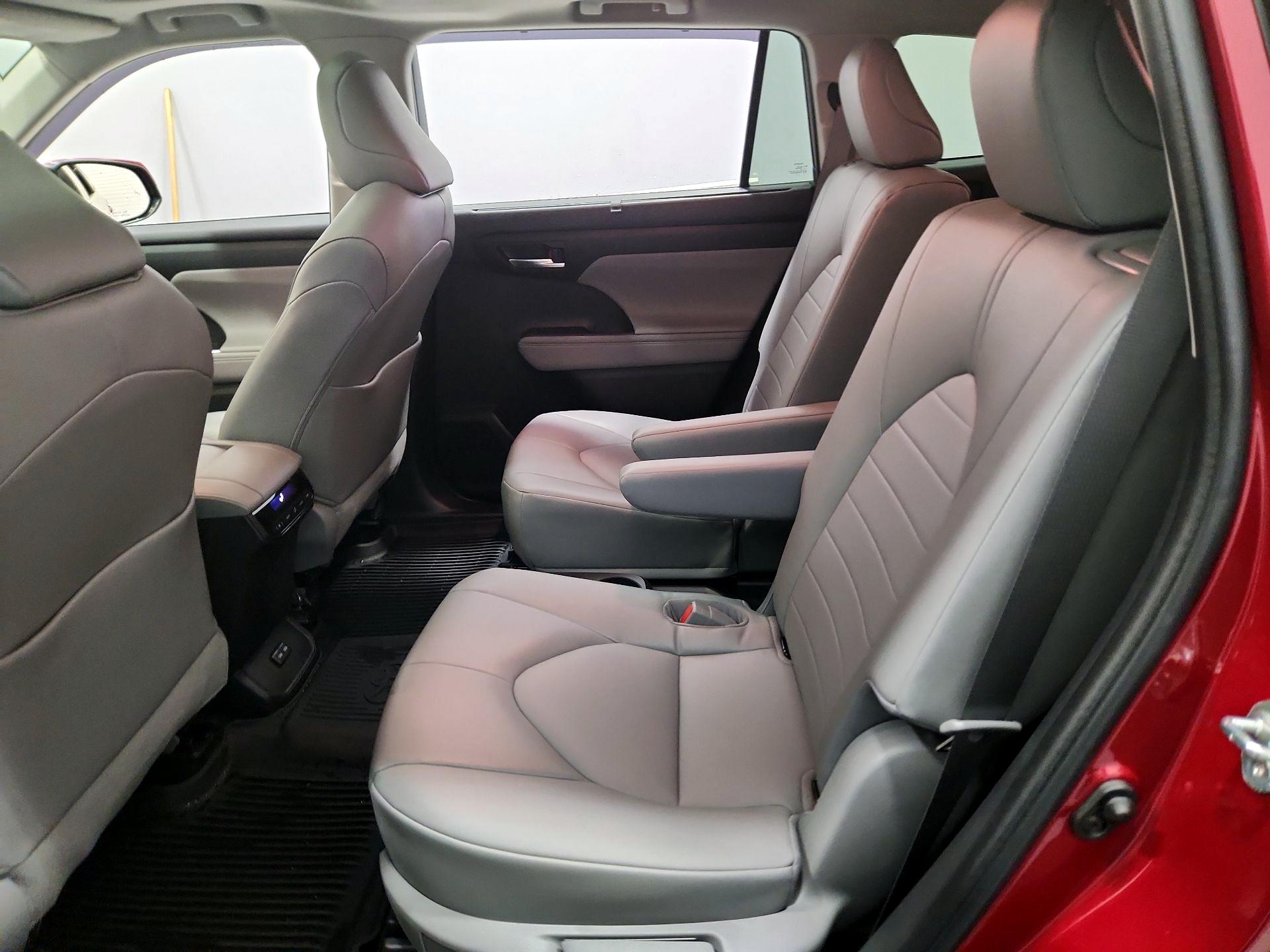 Thumbnail: 2022 Toyota Highlander - 20