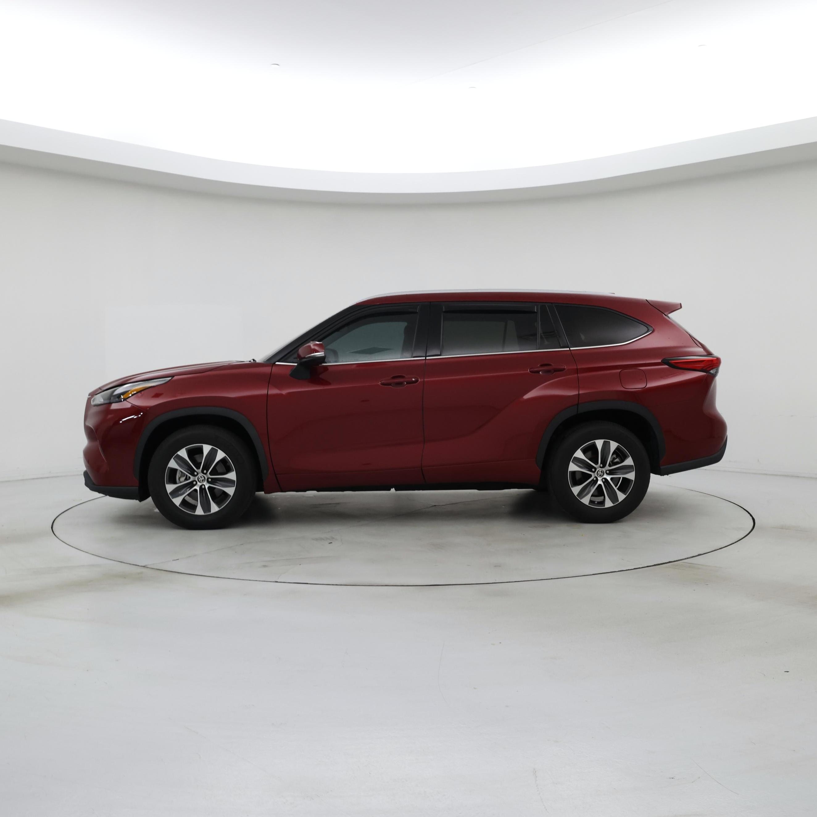 Thumbnail: 2022 Toyota Highlander - 3