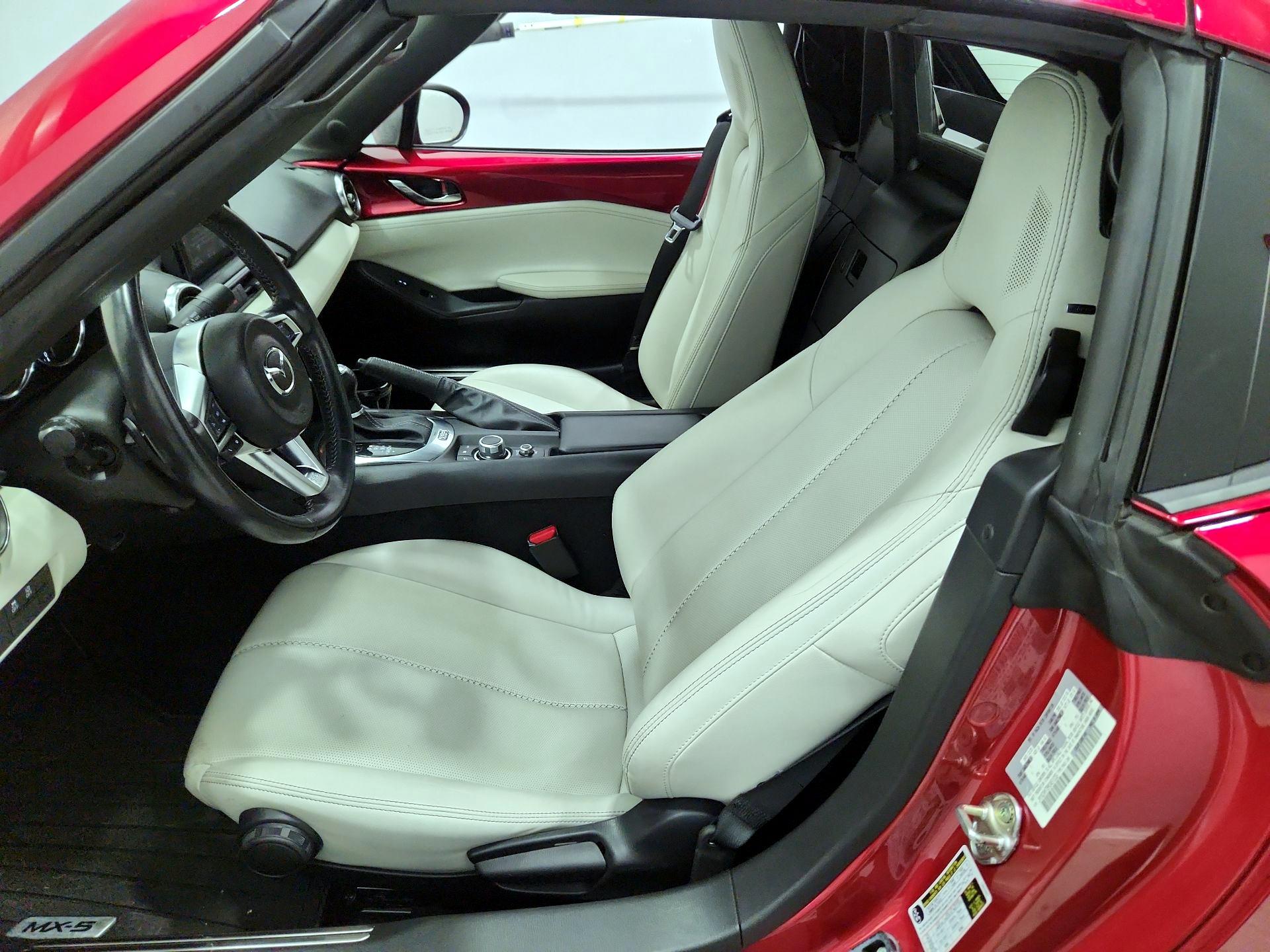 Thumbnail: 2021 Mazda MX-5 Miata - 11