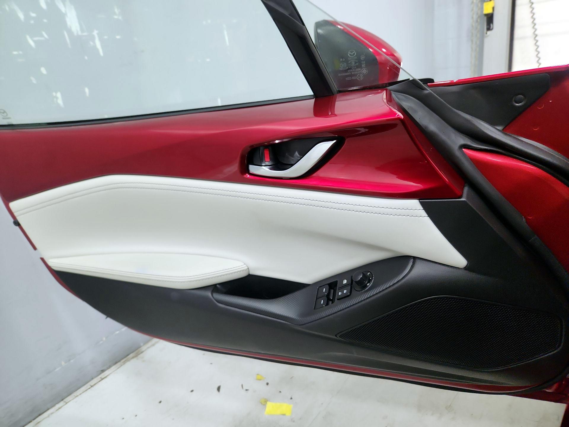 Thumbnail: 2021 Mazda MX-5 Miata - 12