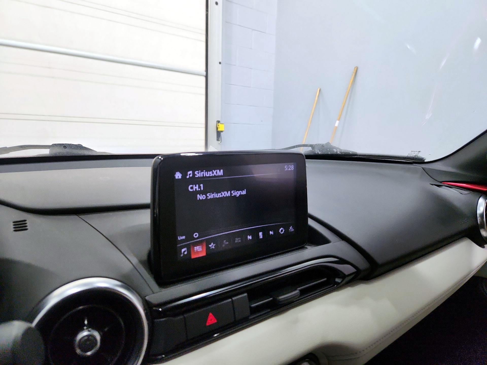 Thumbnail: 2021 Mazda MX-5 Miata - 15