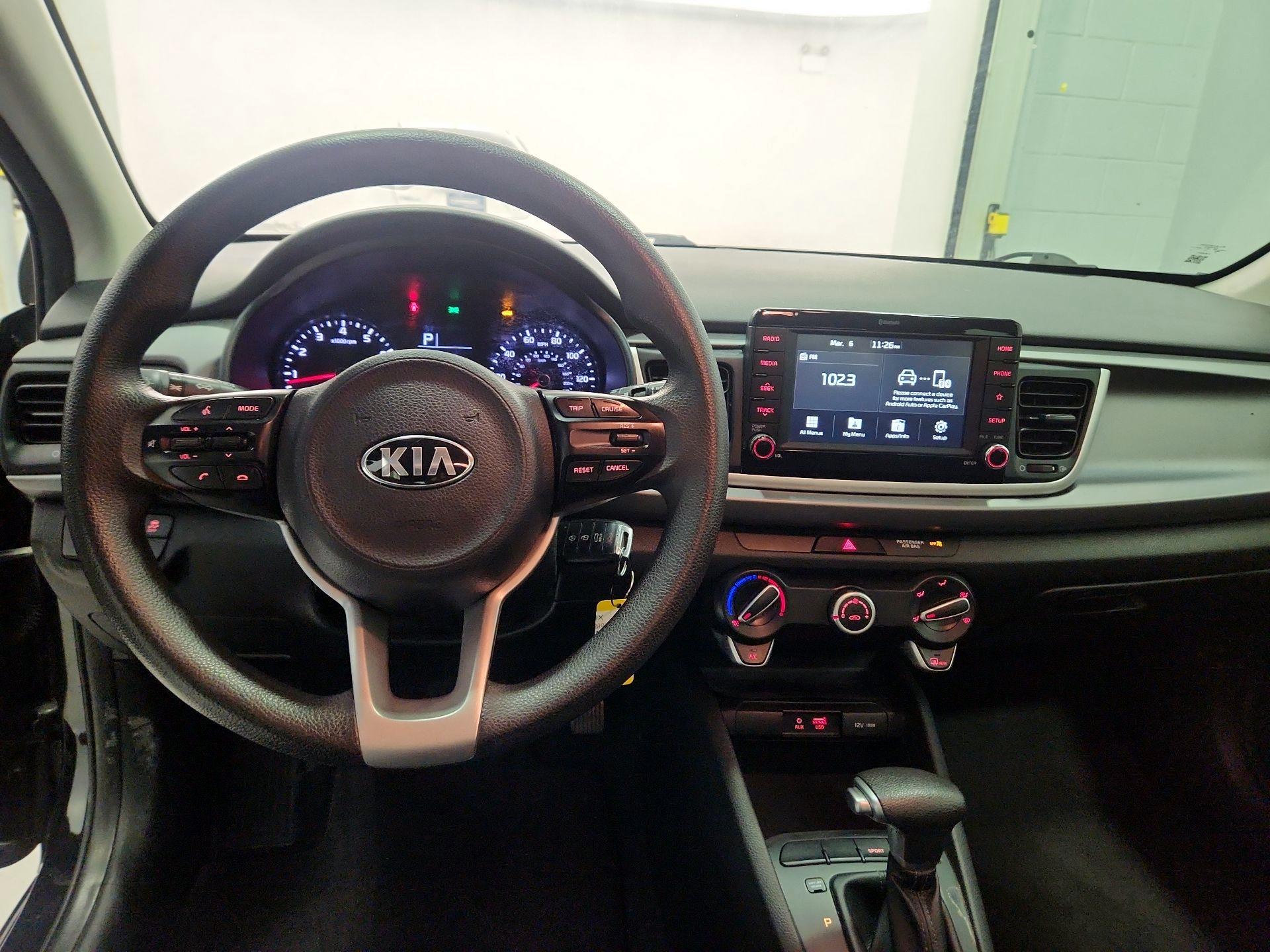 Thumbnail: 2020 Kia Rio - 9