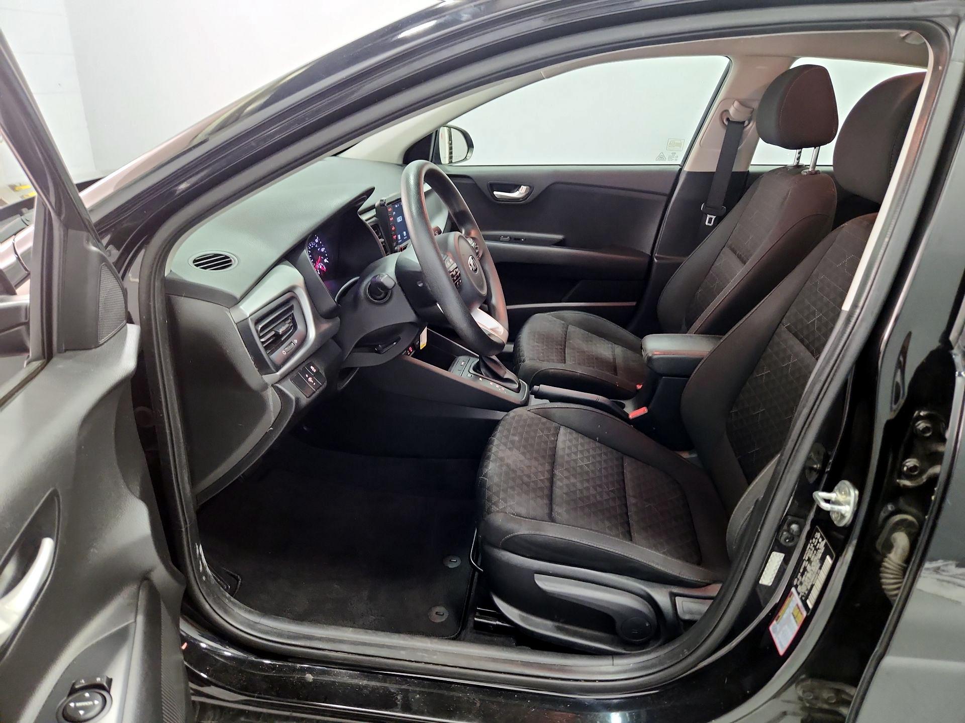 Thumbnail: 2020 Kia Rio - 11