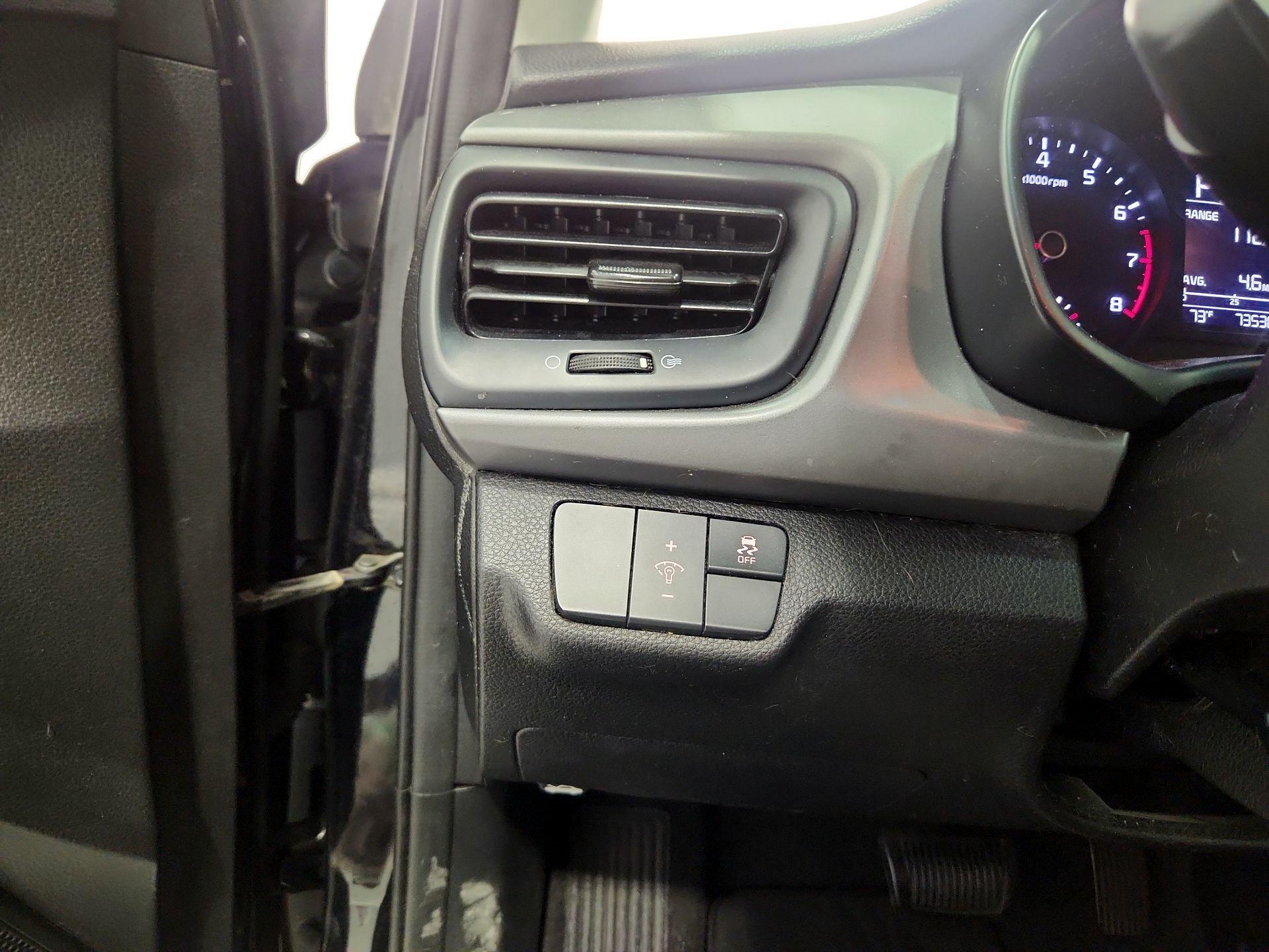 Thumbnail: 2020 Kia Rio - 13