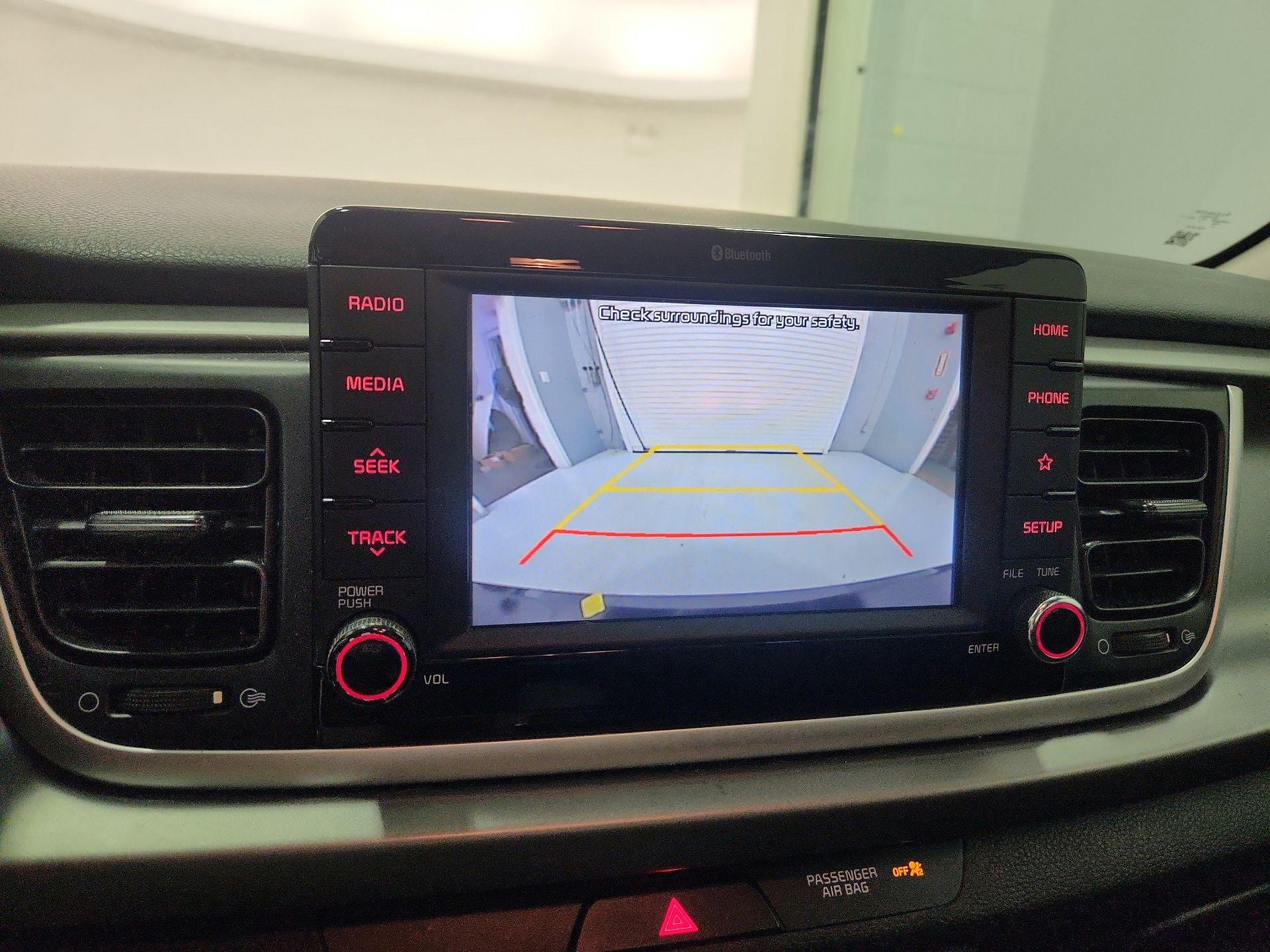 Thumbnail: 2020 Kia Rio - 14