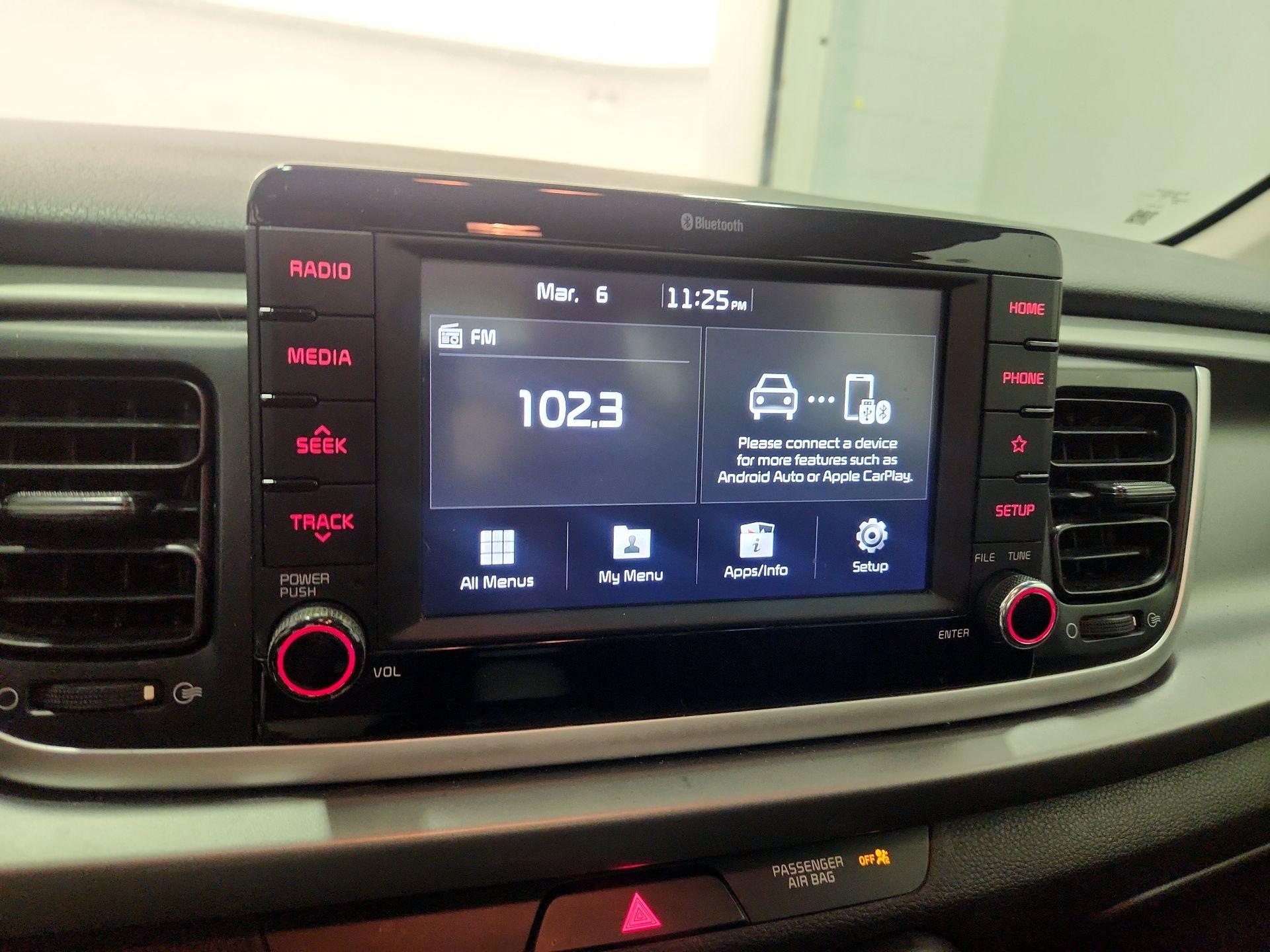 Thumbnail: 2020 Kia Rio - 15