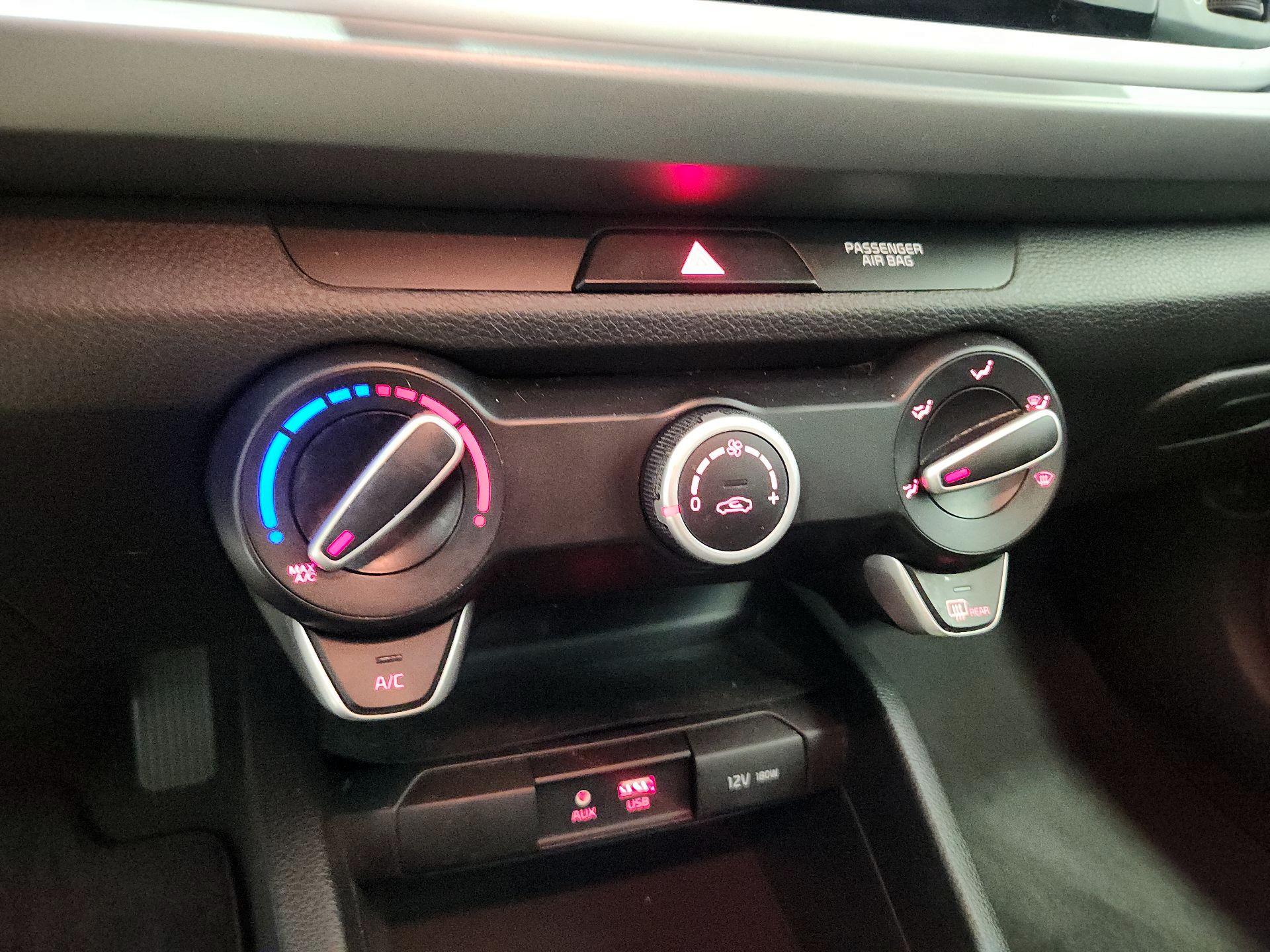 Thumbnail: 2020 Kia Rio - 16