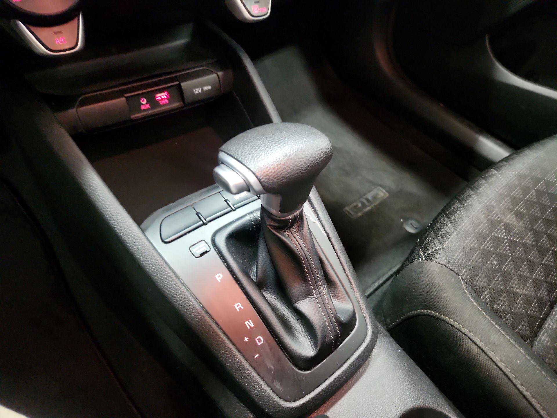 Thumbnail: 2020 Kia Rio - 17