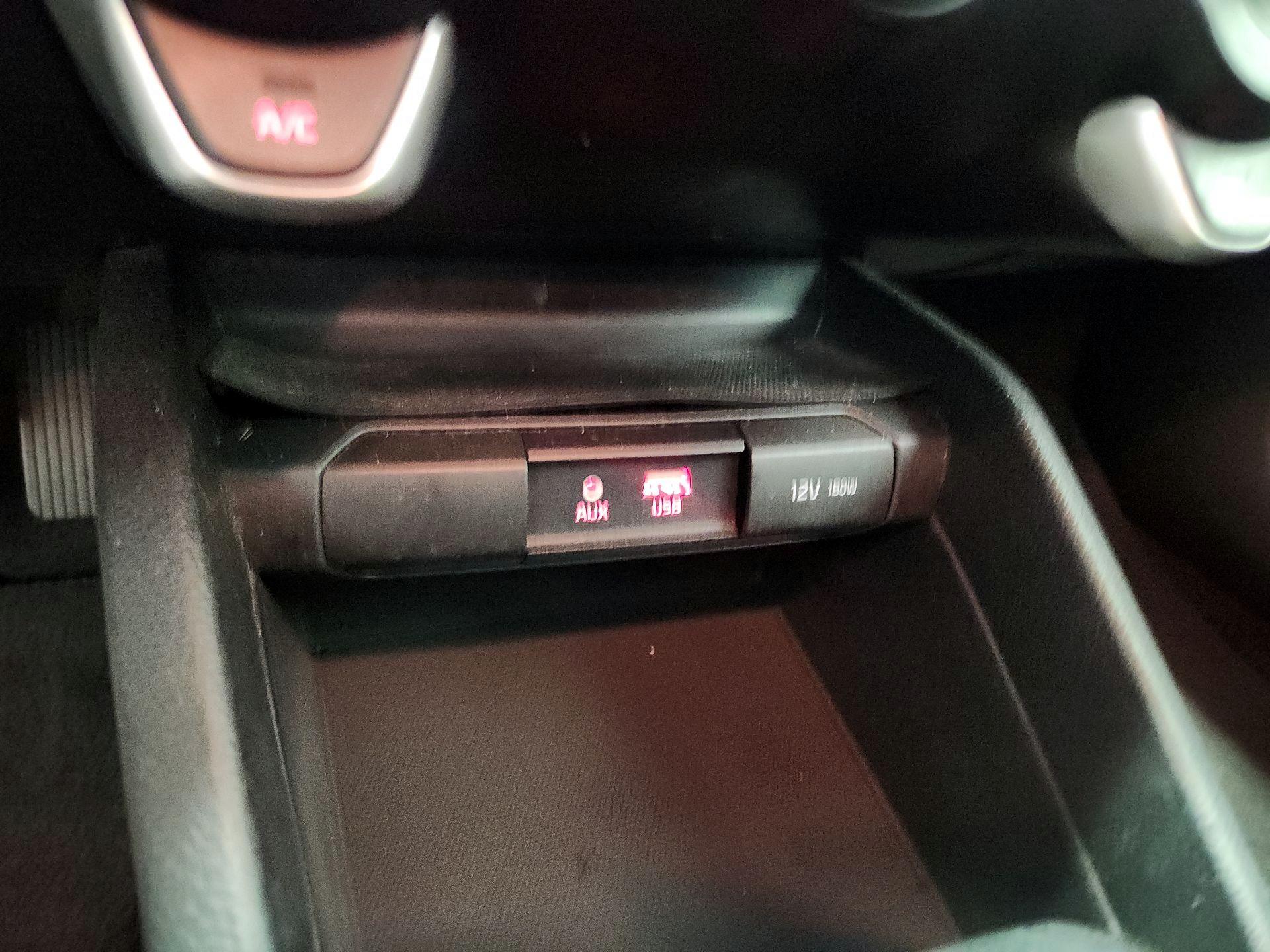 Thumbnail: 2020 Kia Rio - 18