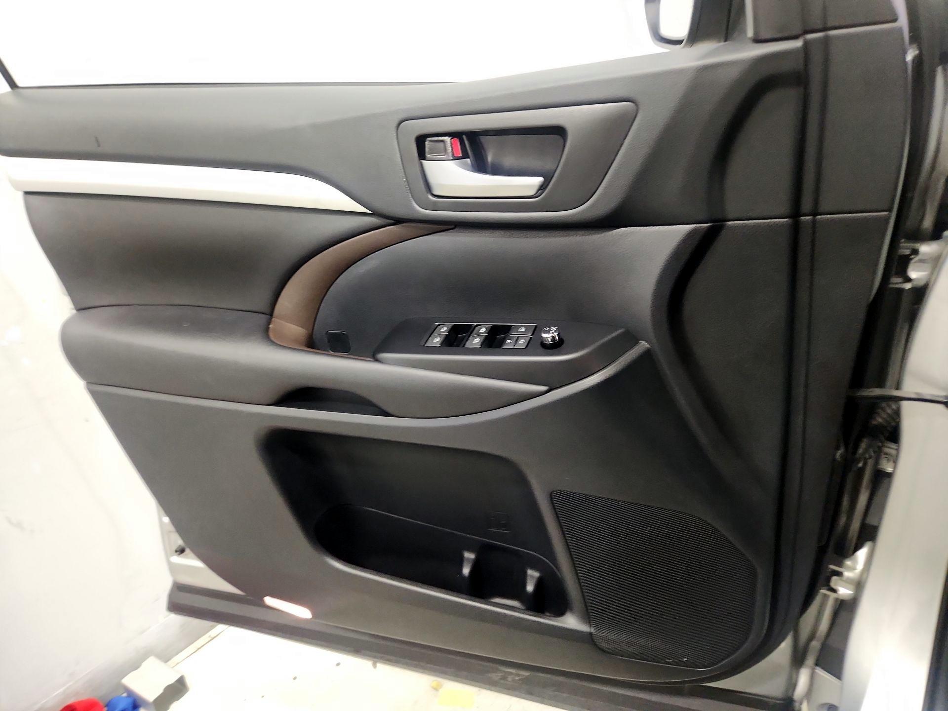 Thumbnail: 2018 Toyota Highlander - 12