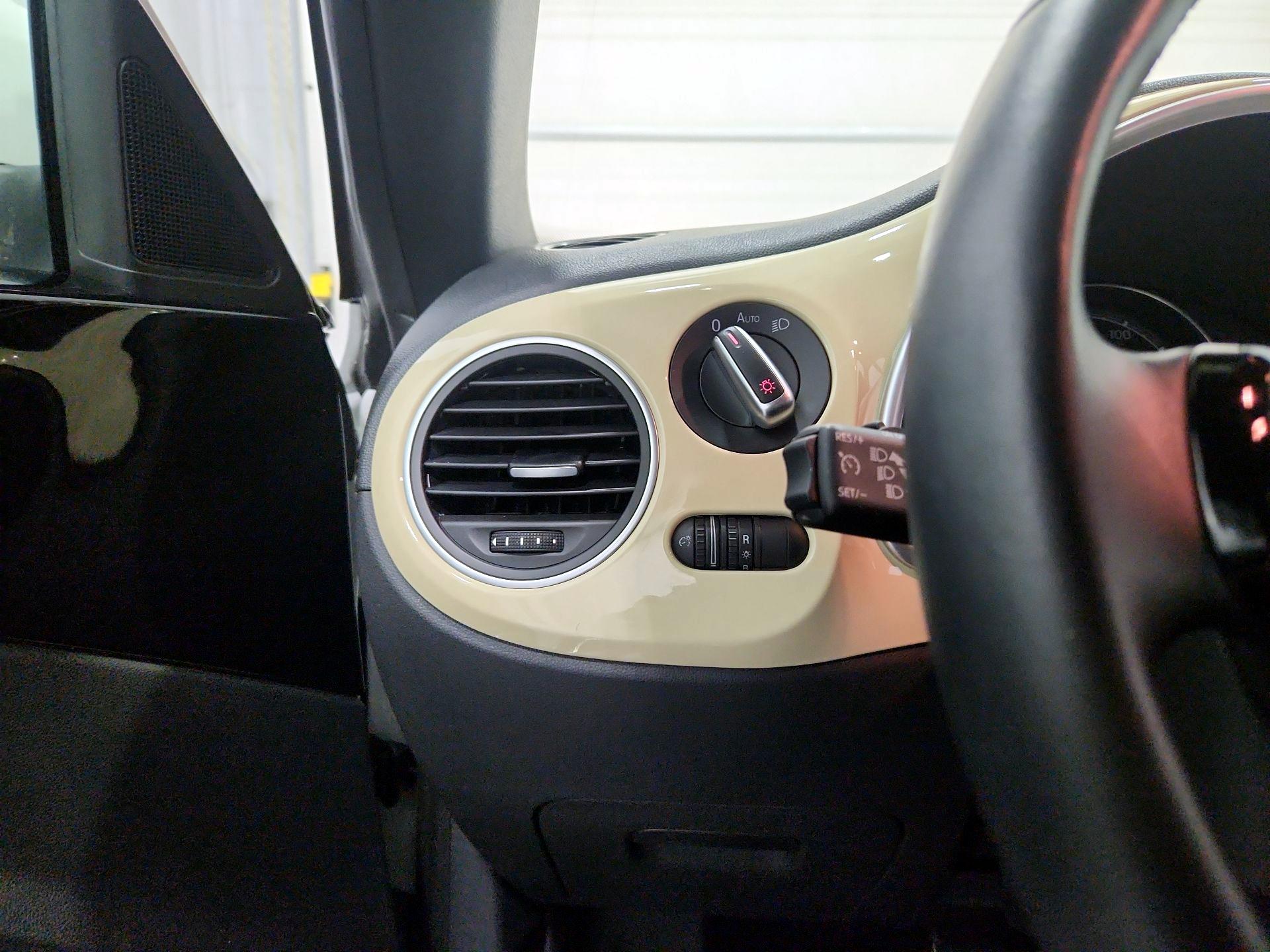 Thumbnail: 2019 Volkswagen Beetle - 13