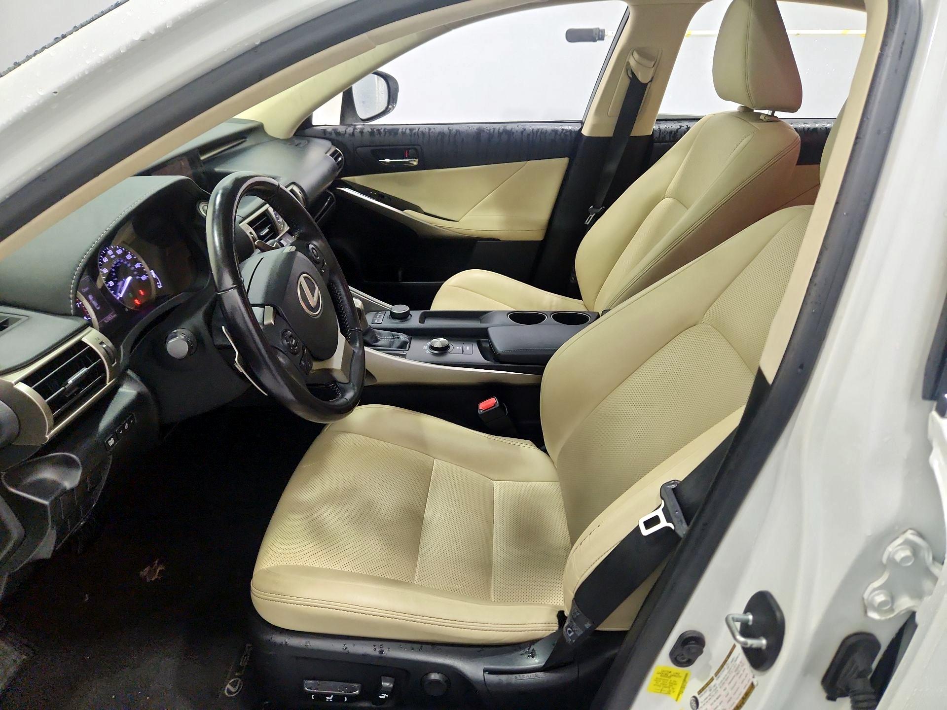 Thumbnail: 2015 Lexus IS - 11