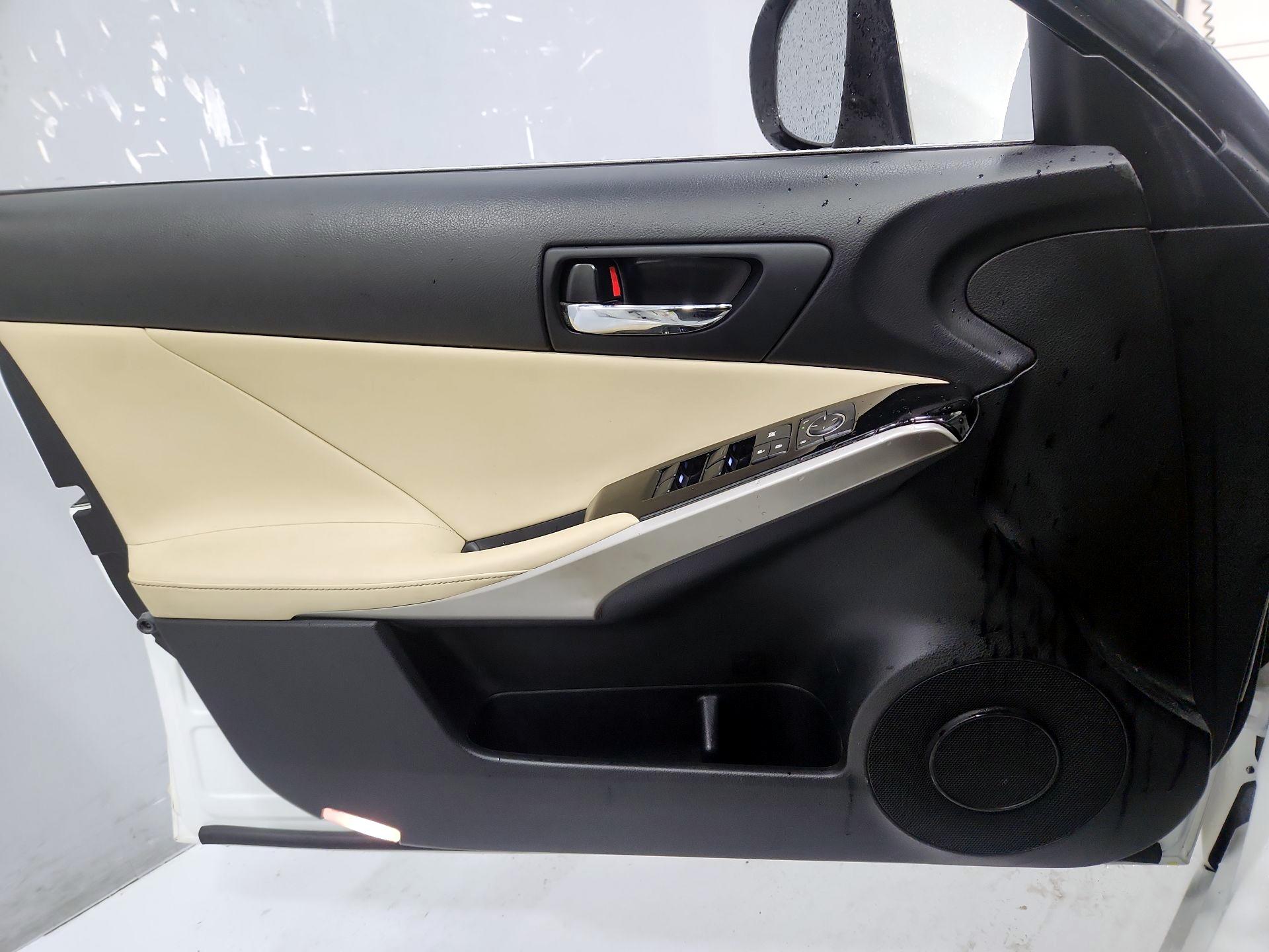 Thumbnail: 2015 Lexus IS - 12