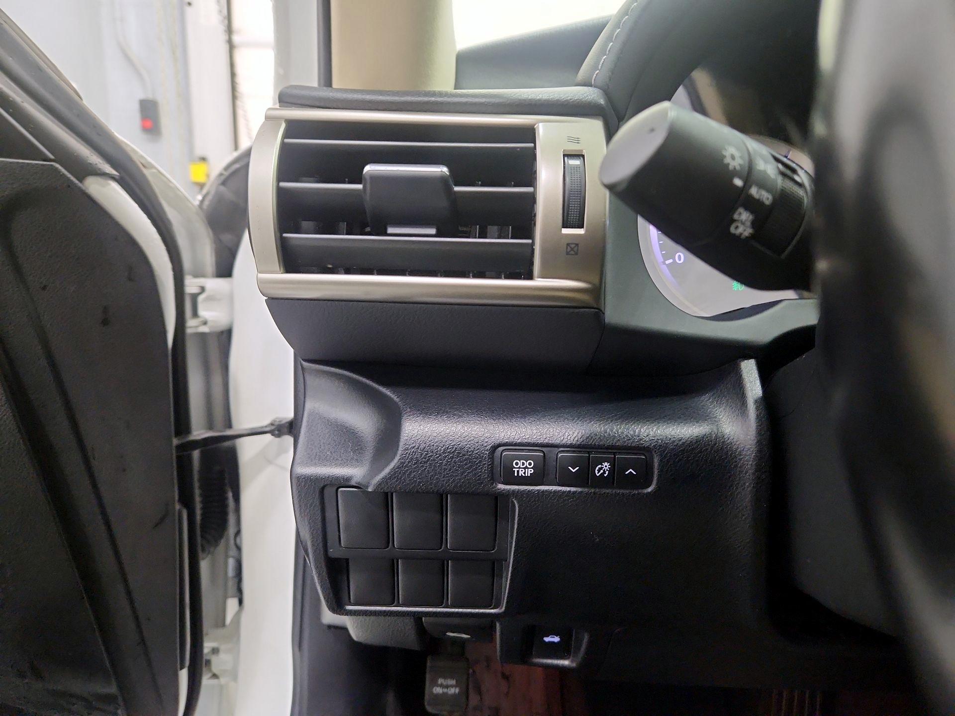 Thumbnail: 2015 Lexus IS - 13