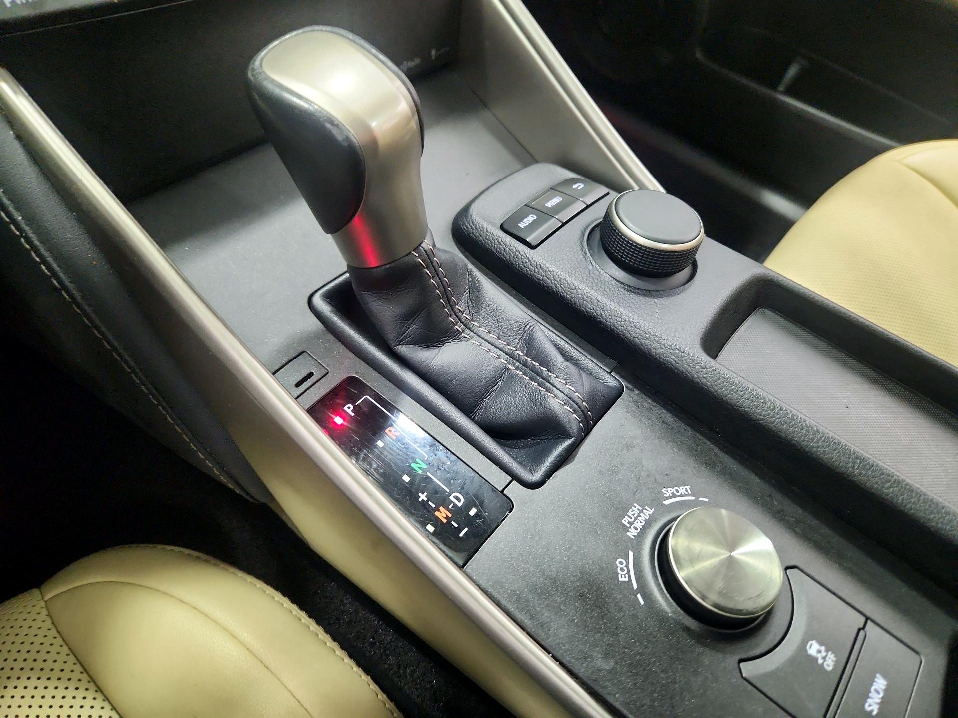 Thumbnail: 2015 Lexus IS - 17