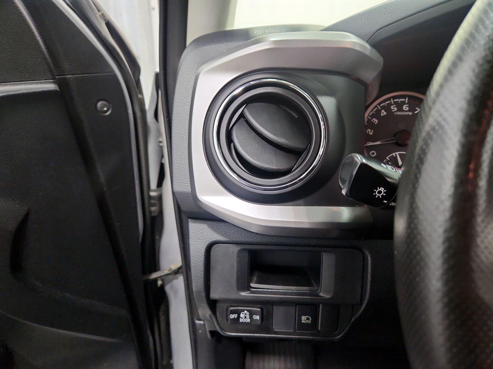 Thumbnail: 2019 Toyota Tacoma - 13