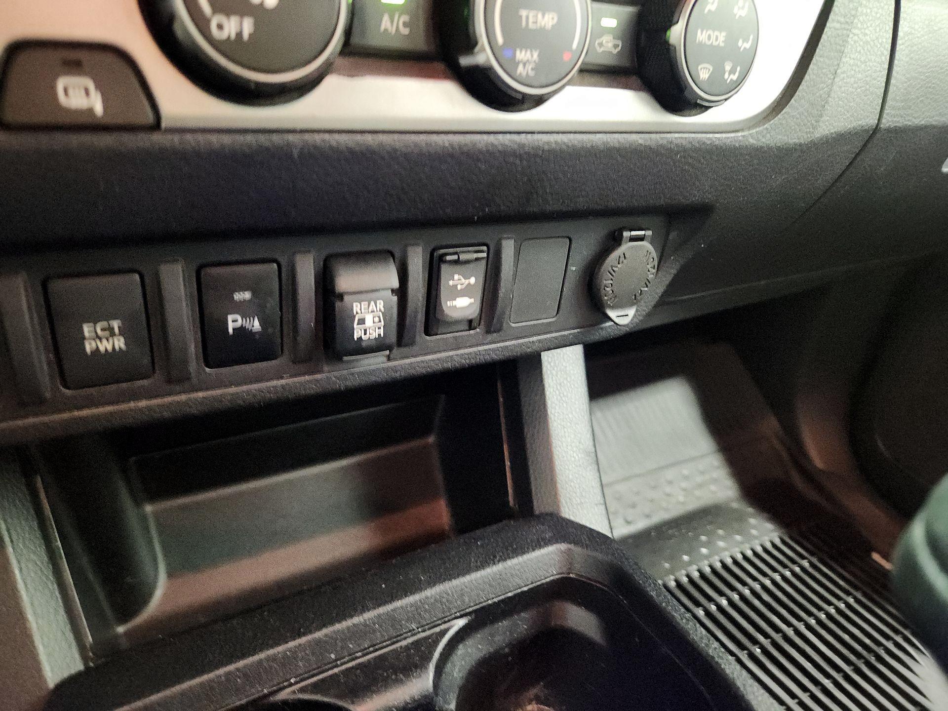 Thumbnail: 2019 Toyota Tacoma - 19