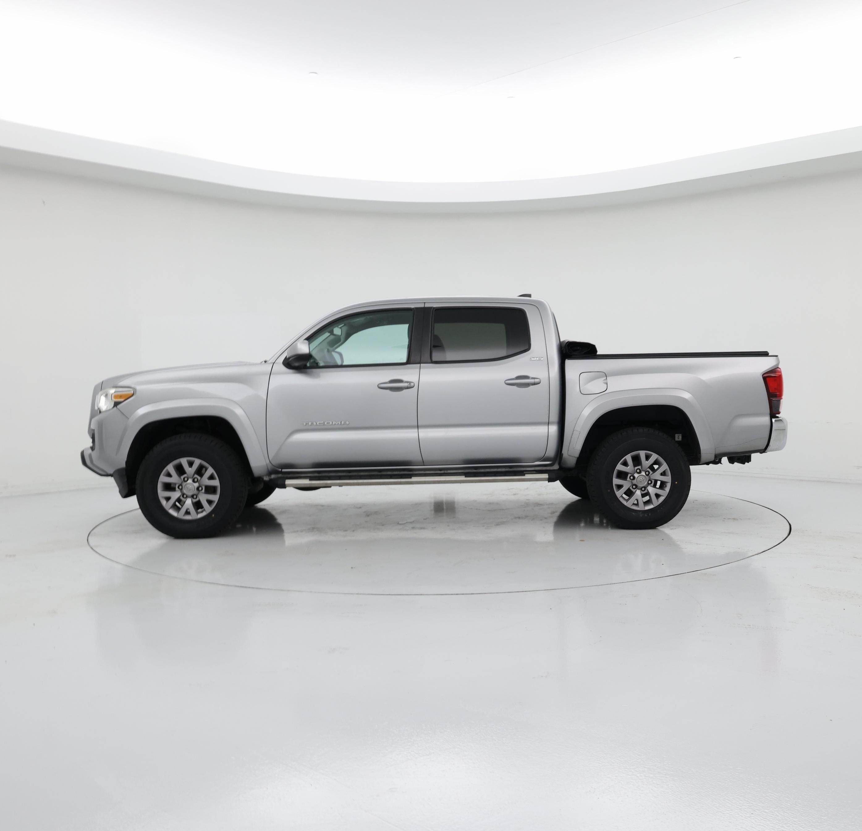 Thumbnail: 2019 Toyota Tacoma - 3