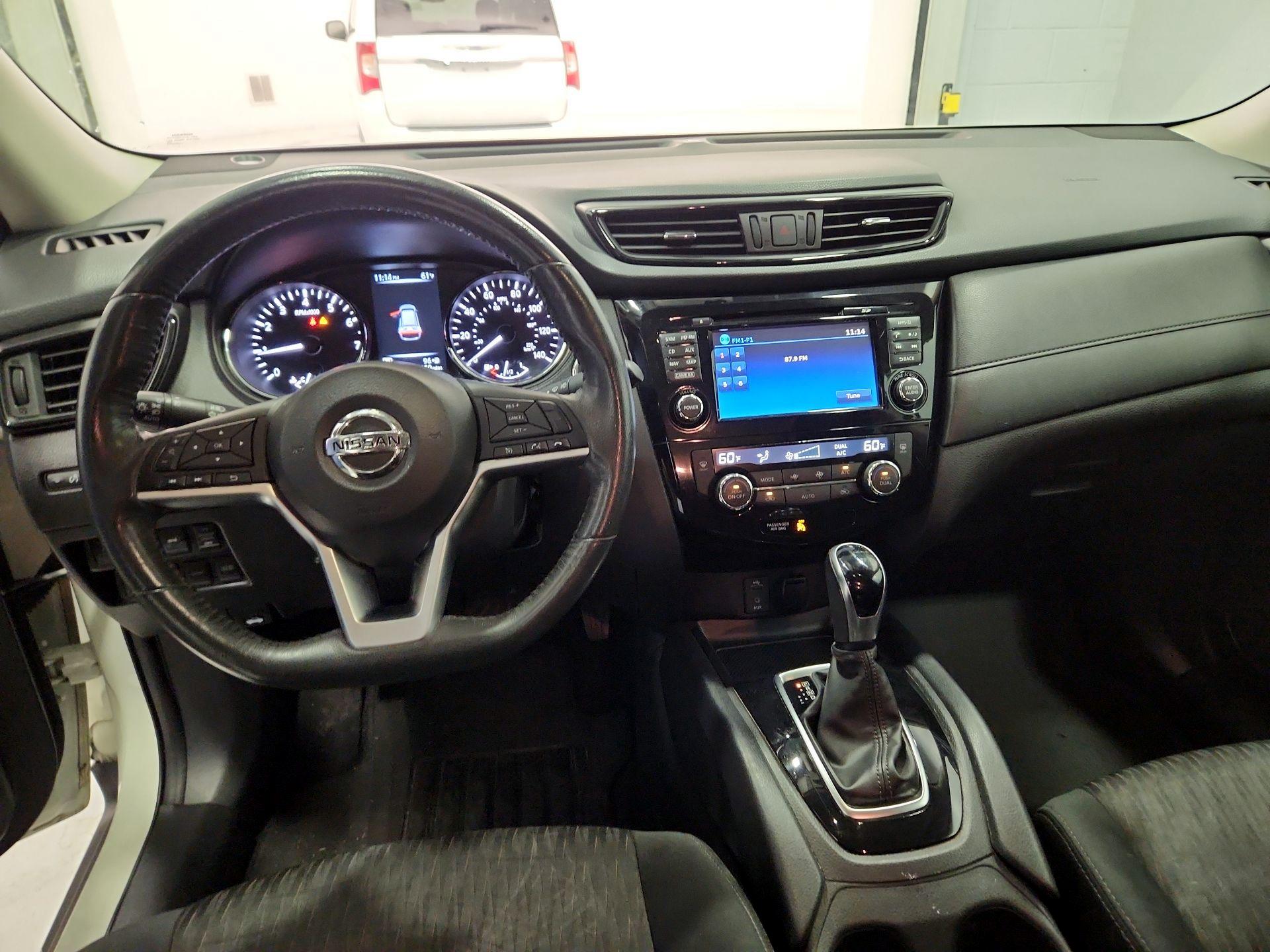 Thumbnail: 2017 Nissan Rogue - 9