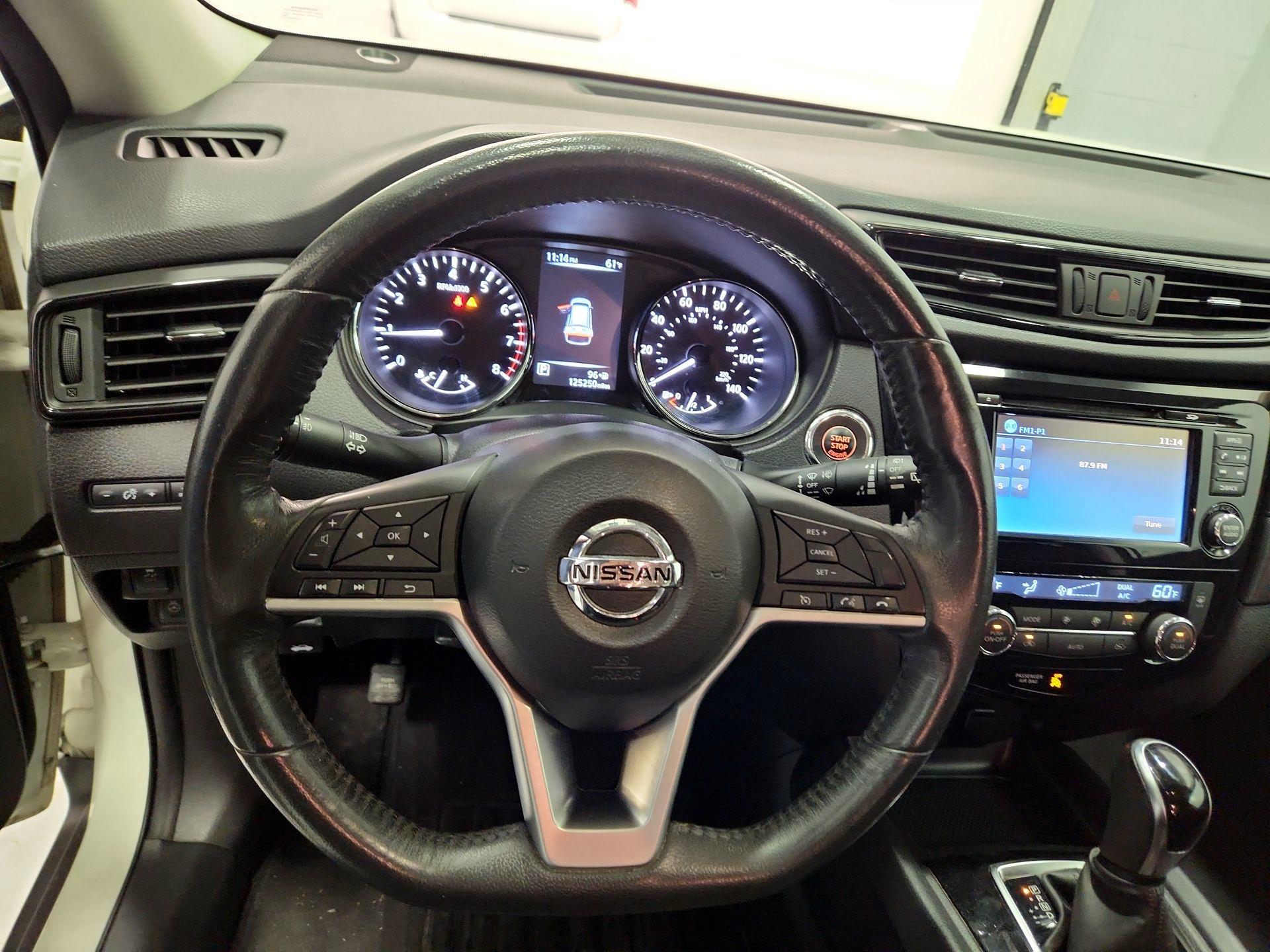 Thumbnail: 2017 Nissan Rogue - 10