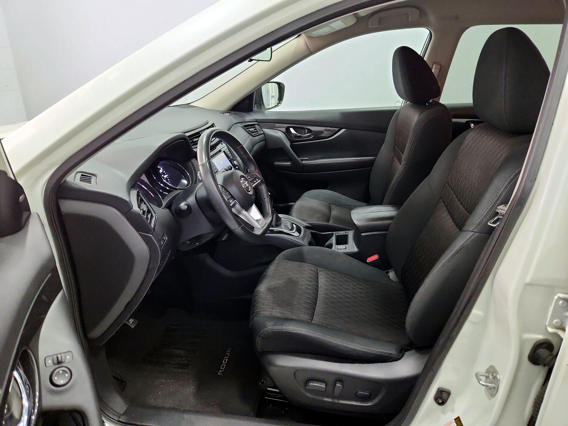 Thumbnail: 2017 Nissan Rogue - 11